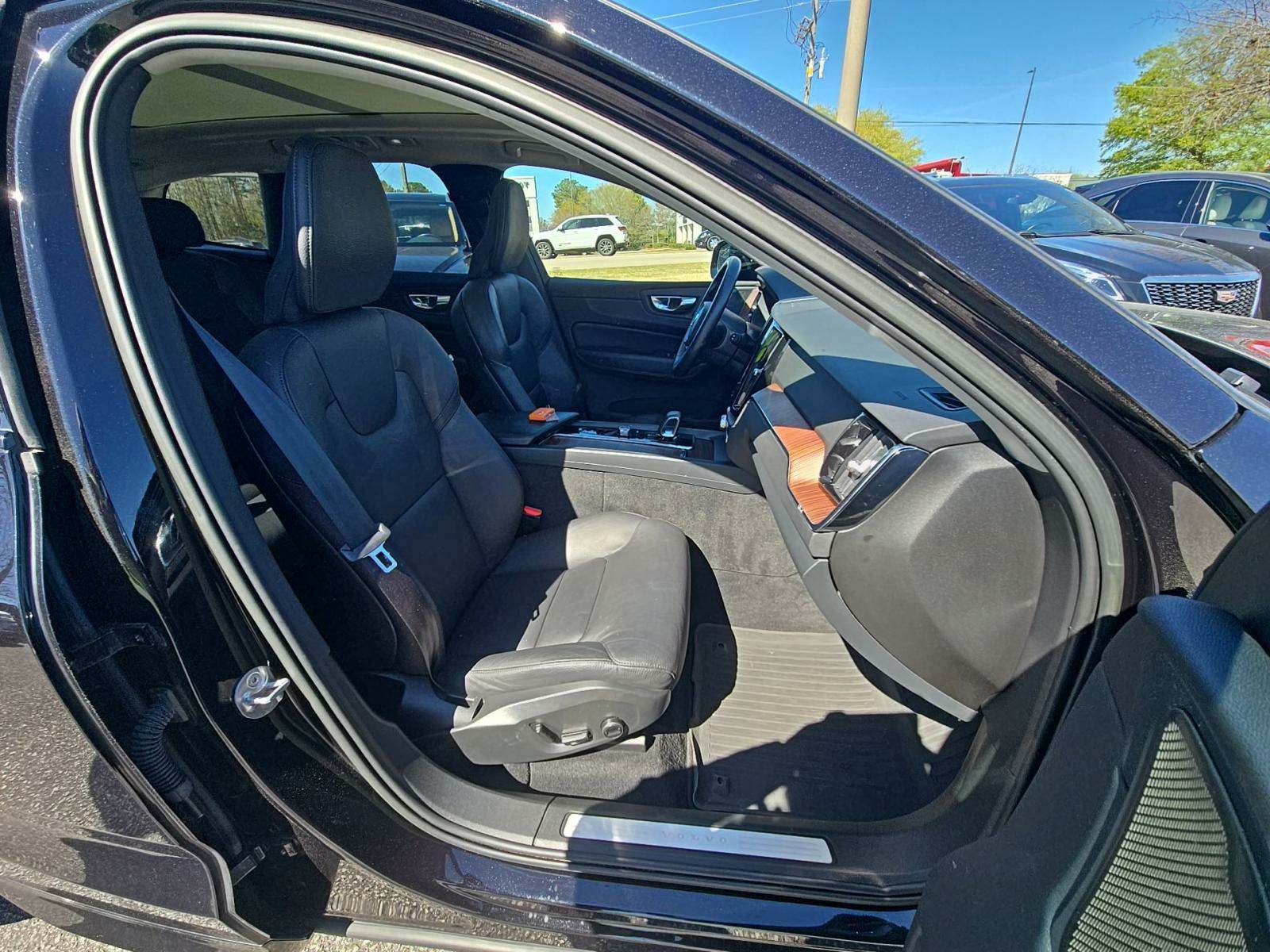 2023 Volvo XC60 B5 Plus AWD