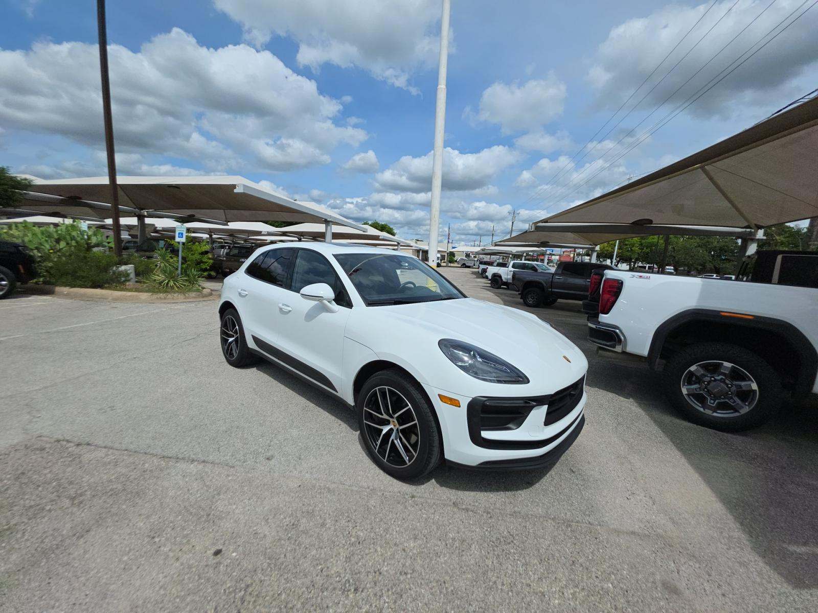 2023 Porsche Macan Base AWD