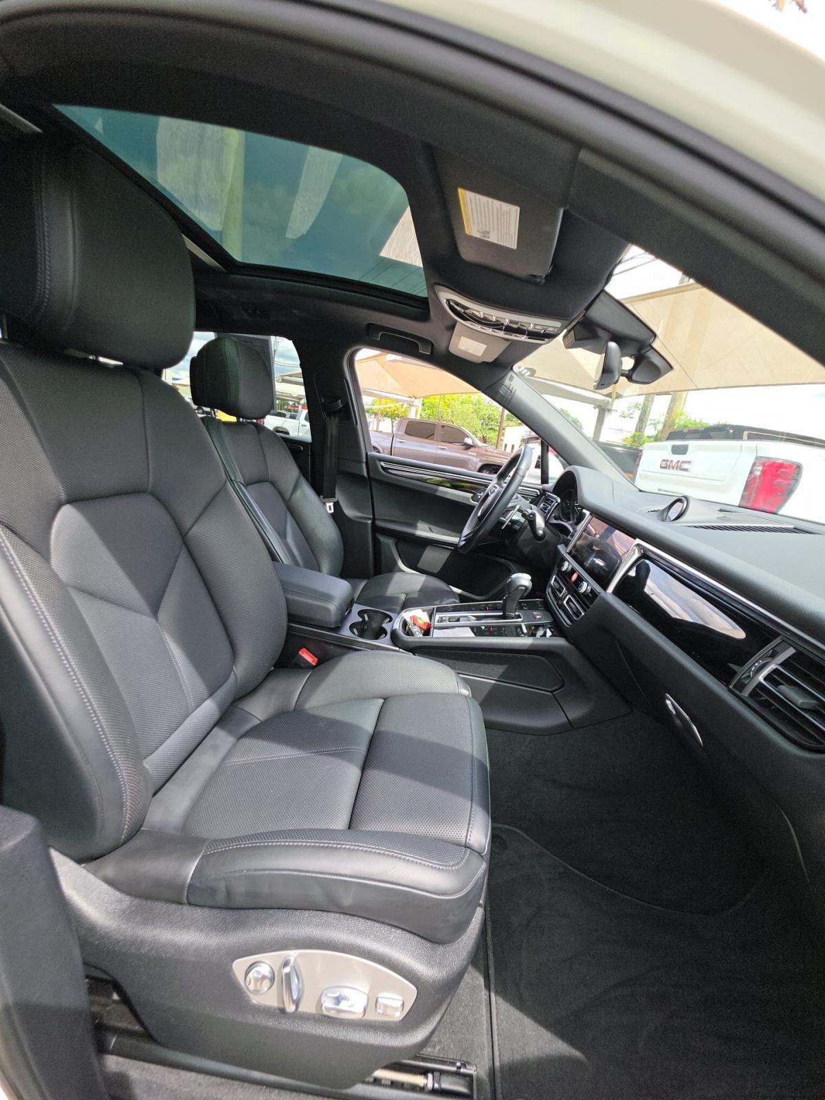 2023 Porsche Macan Base AWD