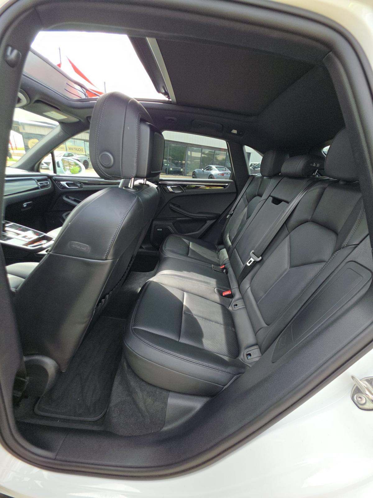 2023 Porsche Macan Base AWD