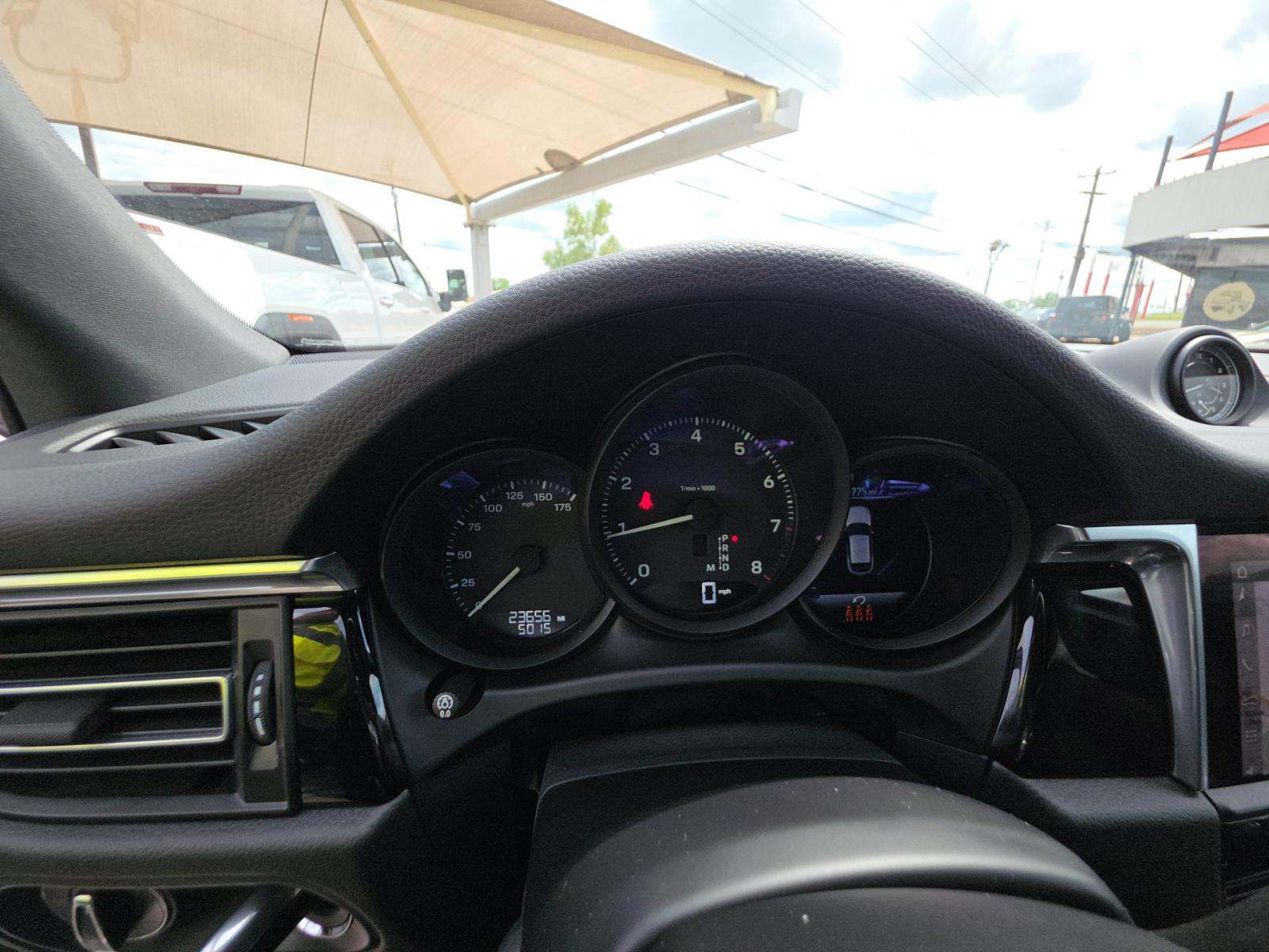 2023 Porsche Macan Base AWD
