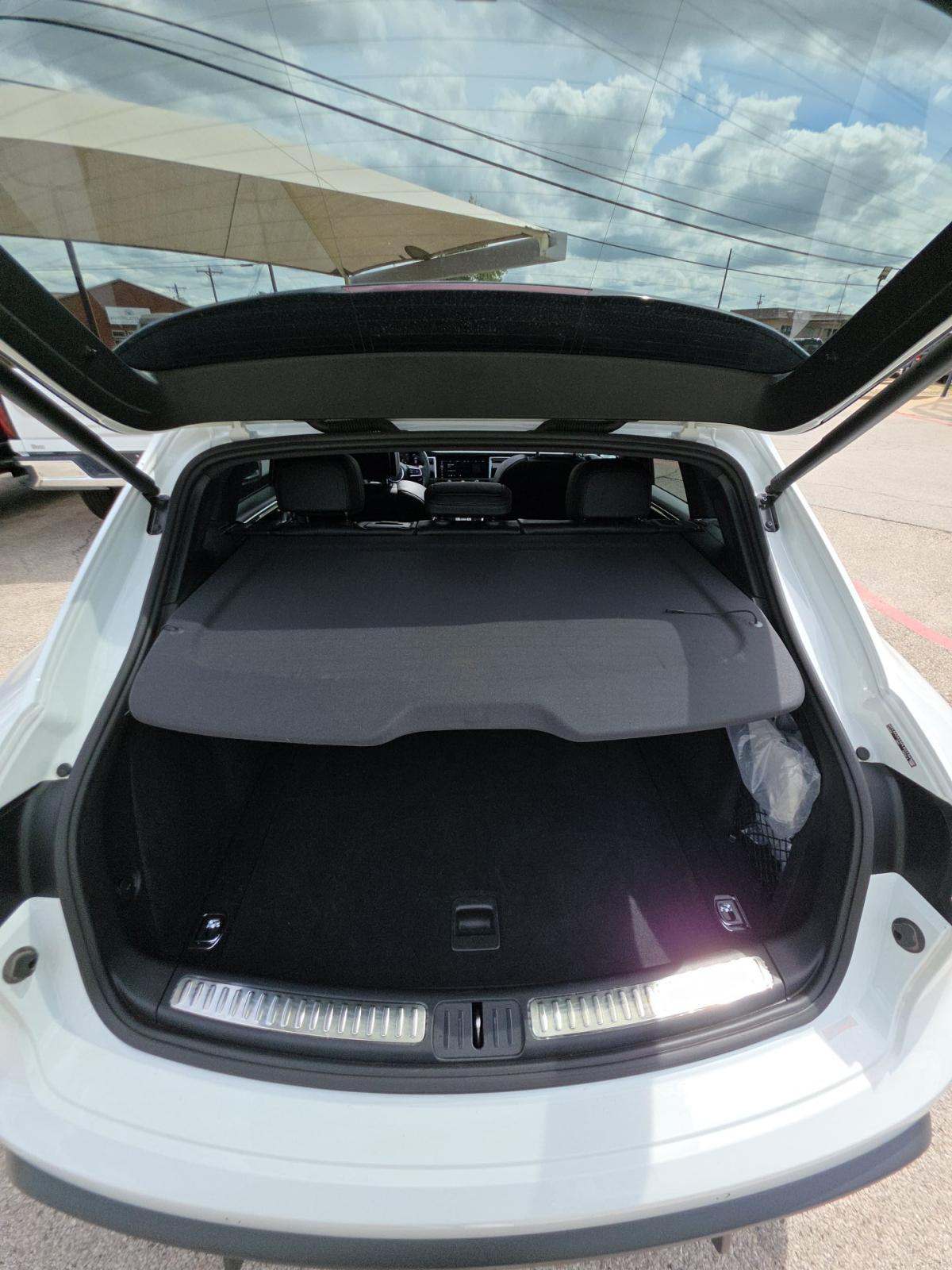 2023 Porsche Macan Base AWD