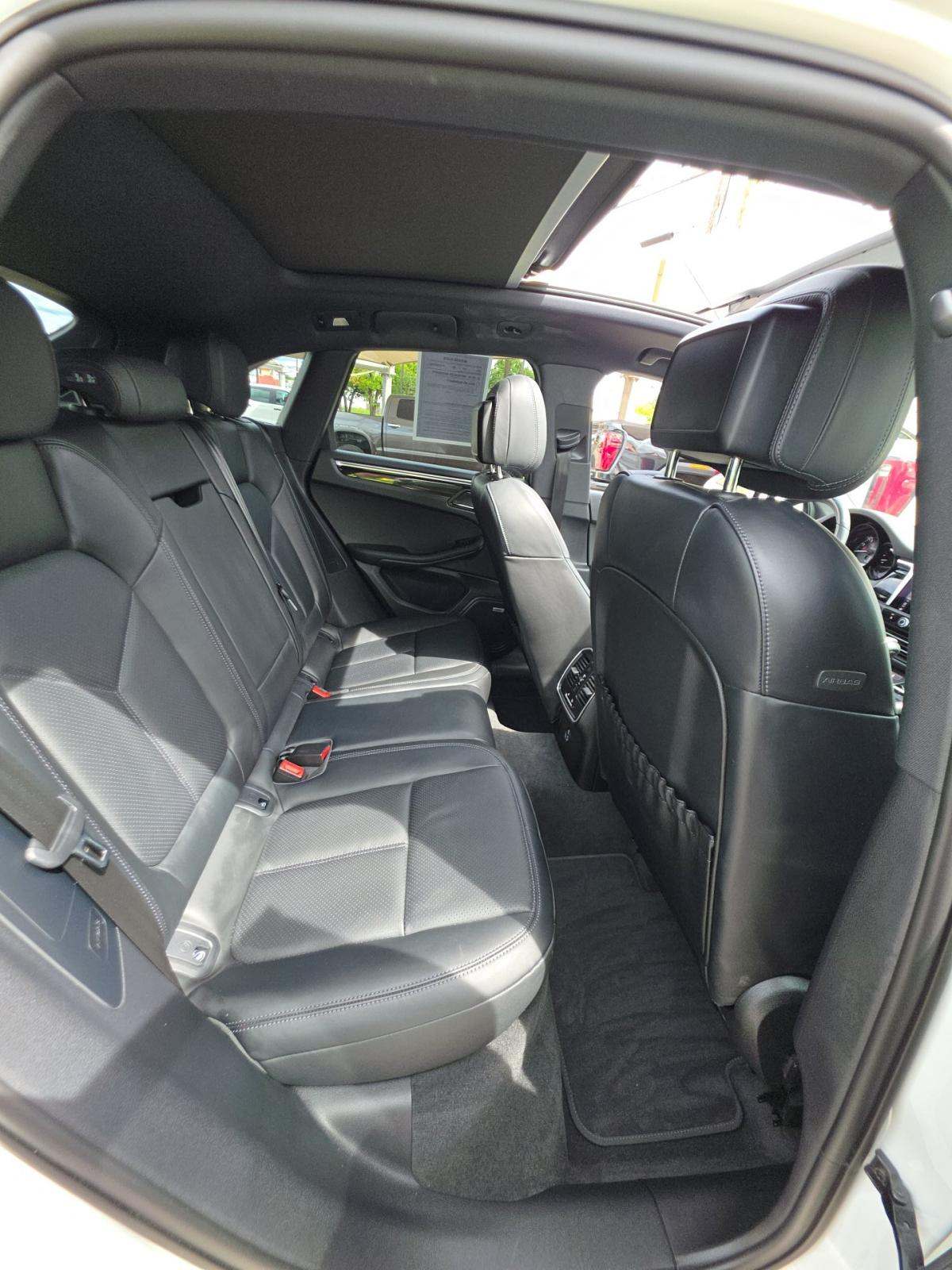 2023 Porsche Macan Base AWD