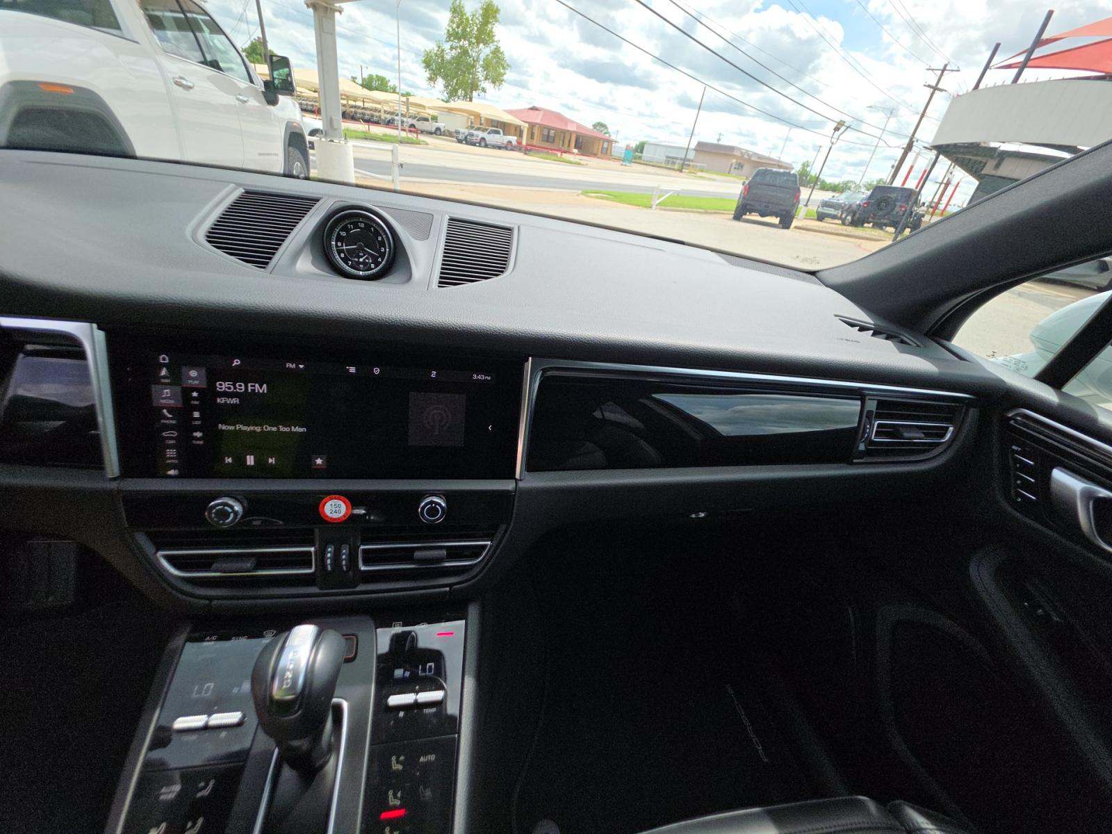 2023 Porsche Macan Base AWD