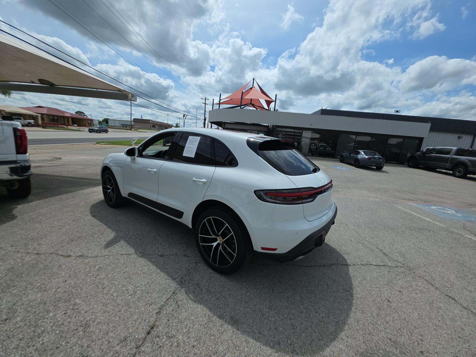 2023 Porsche Macan Base AWD