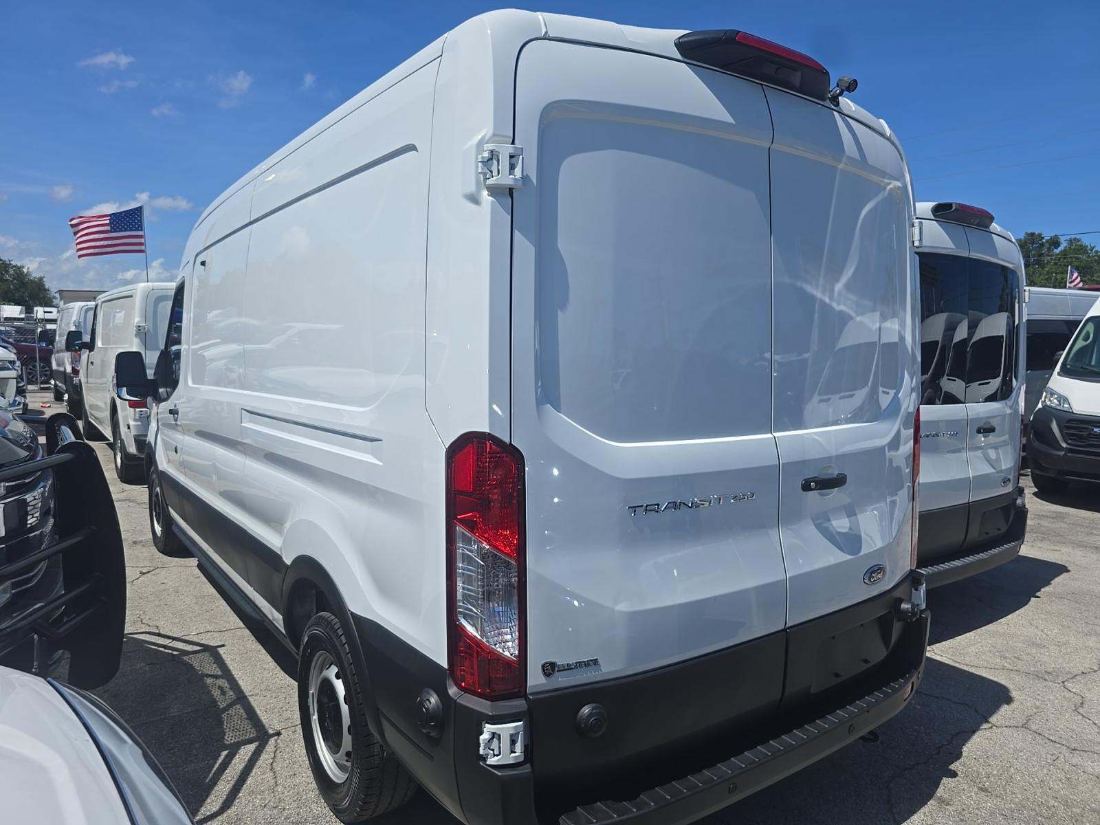 FORD TRANSIT 250 - 2