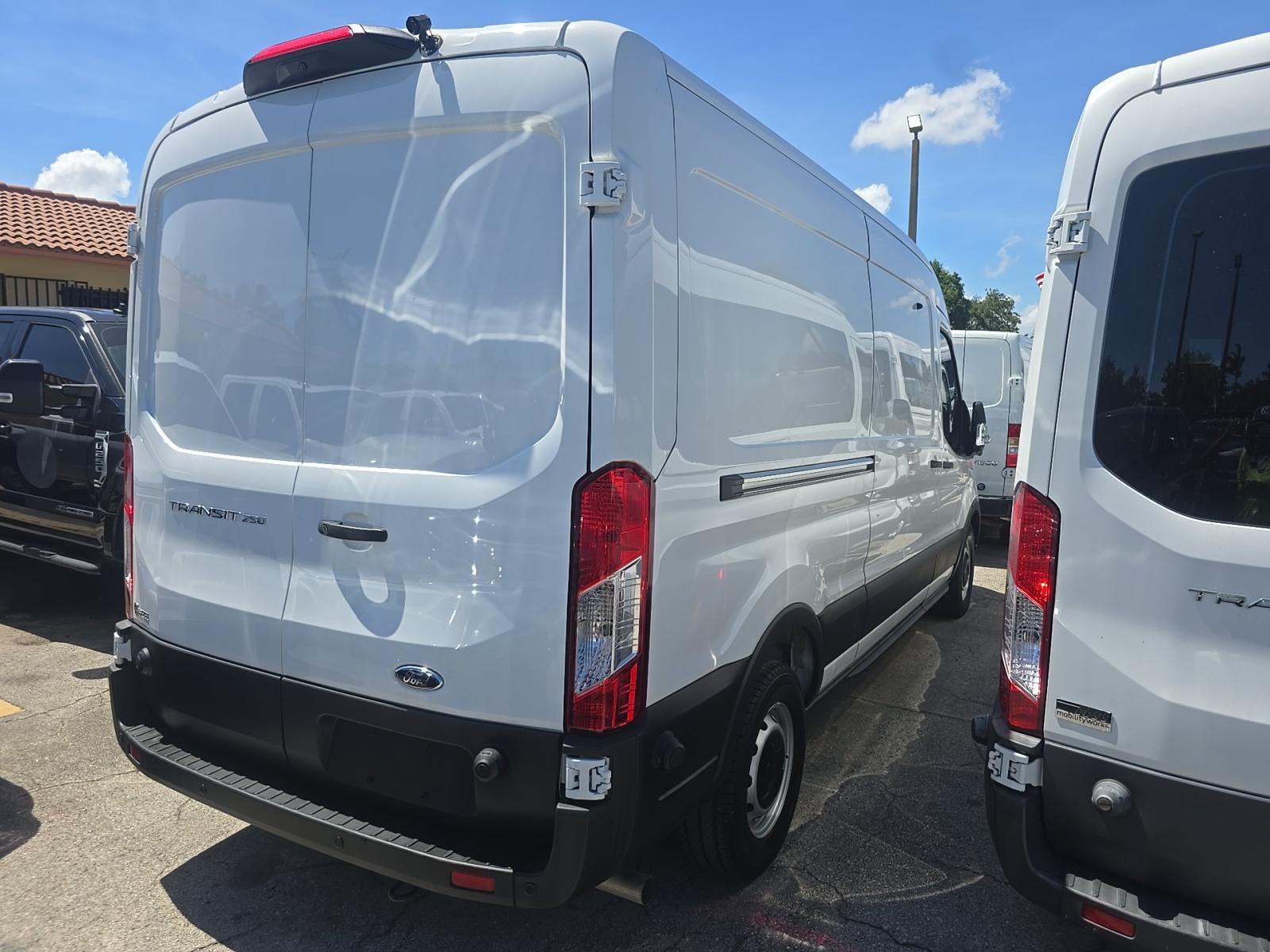 FORD TRANSIT 250 - 3