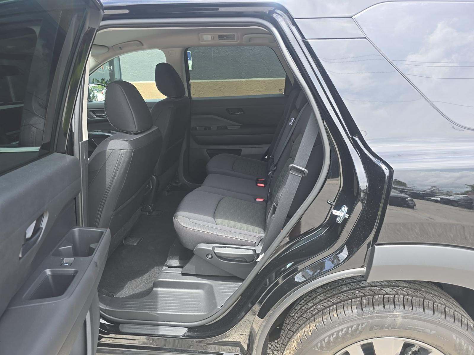 2026 Nissan Pathfinder SV FWD