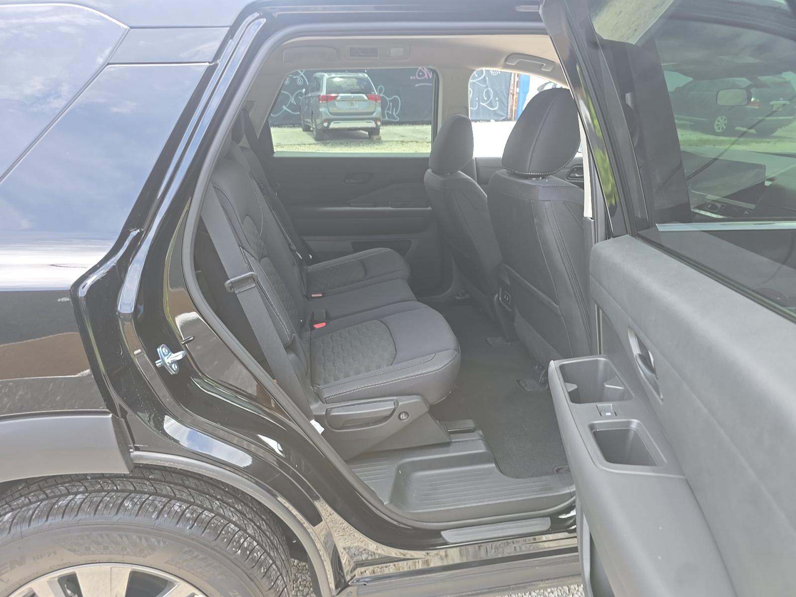 2026 Nissan Pathfinder SV FWD