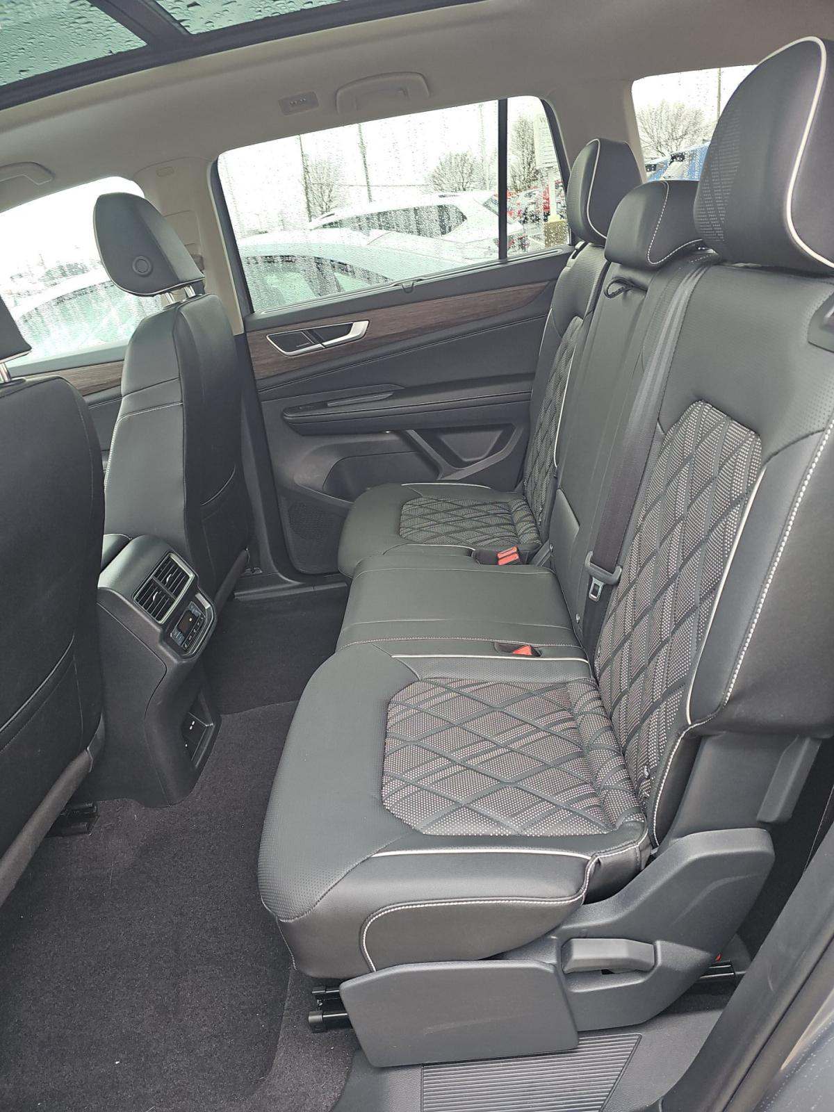 2025 Volkswagen Atlas 2.0T SEL Premium R-Line AWD