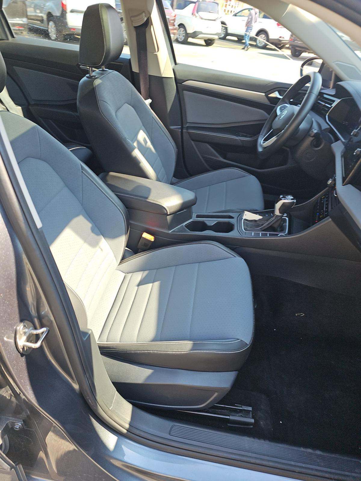 2025 Volkswagen Jetta 1.5T SE FWD