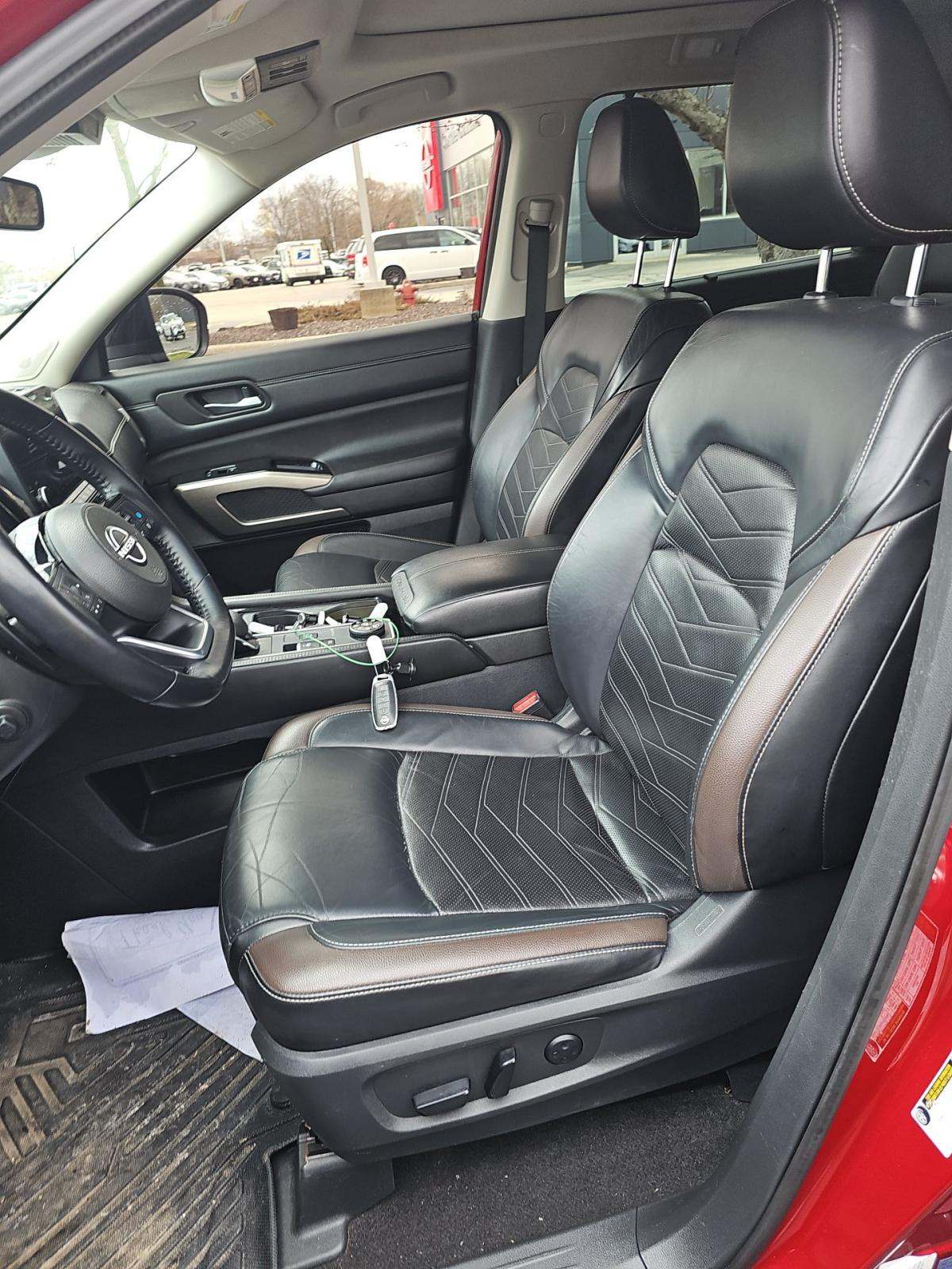 2023 Nissan Pathfinder Platinum AWD