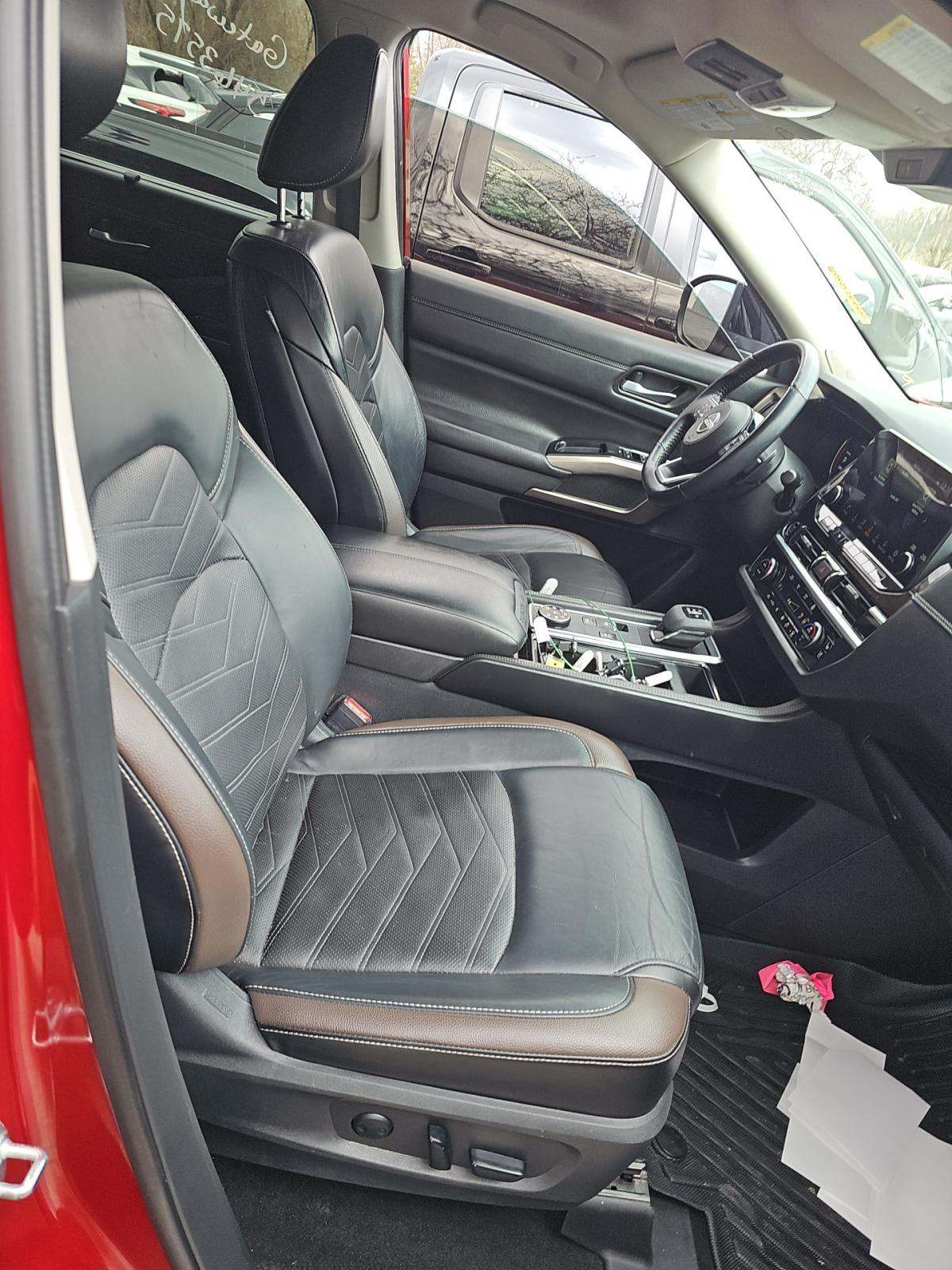 2023 Nissan Pathfinder Platinum AWD