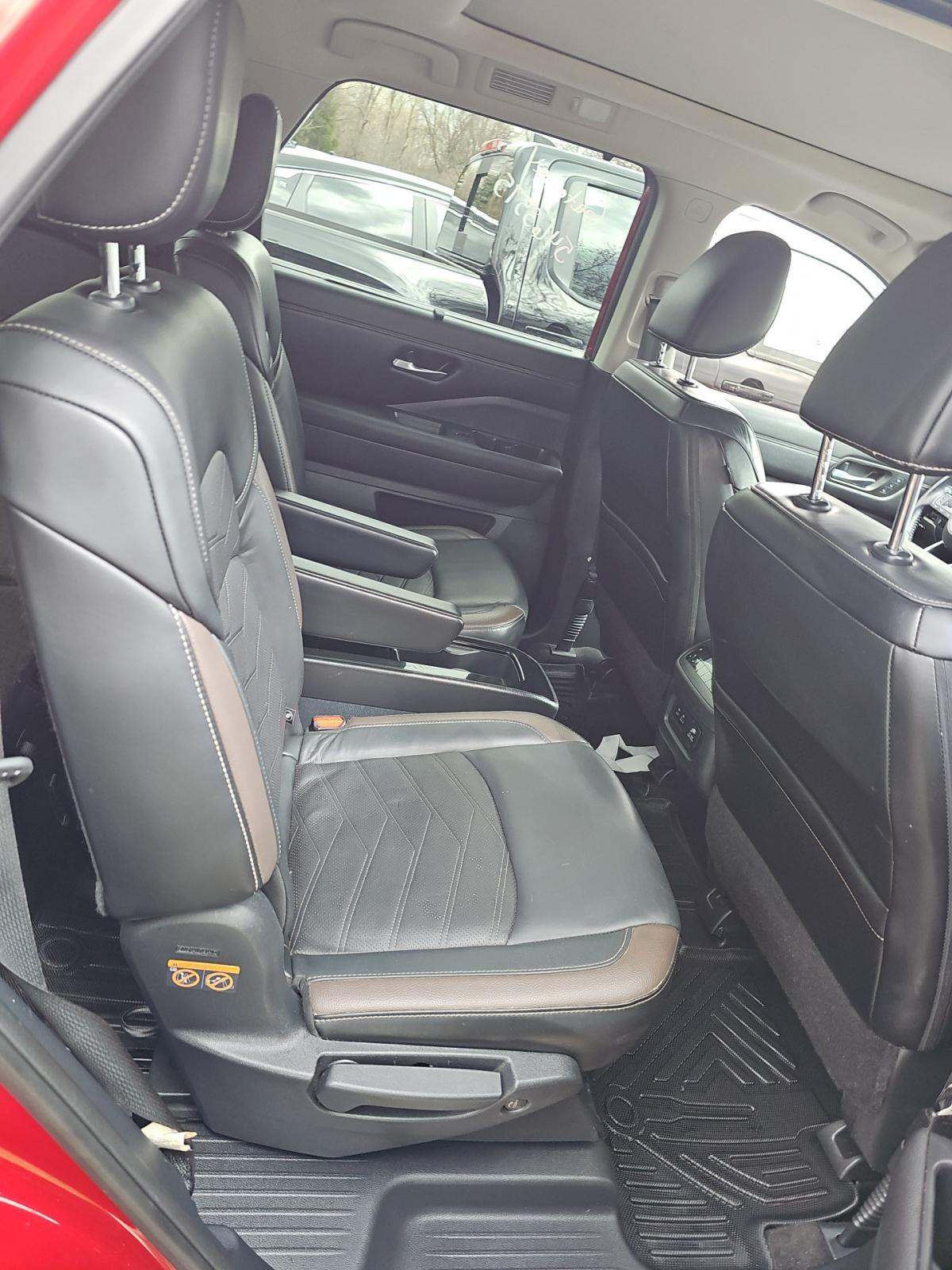 2023 Nissan Pathfinder Platinum AWD