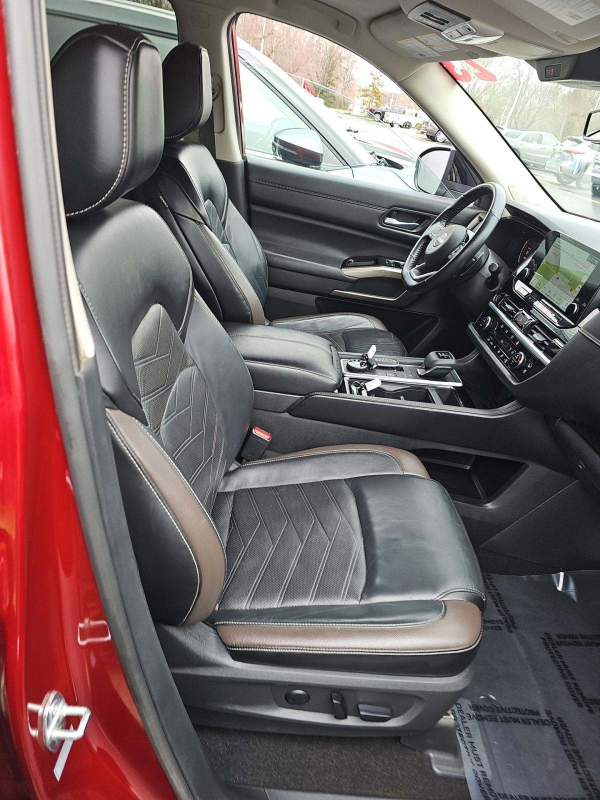 2023 Nissan Pathfinder Platinum AWD