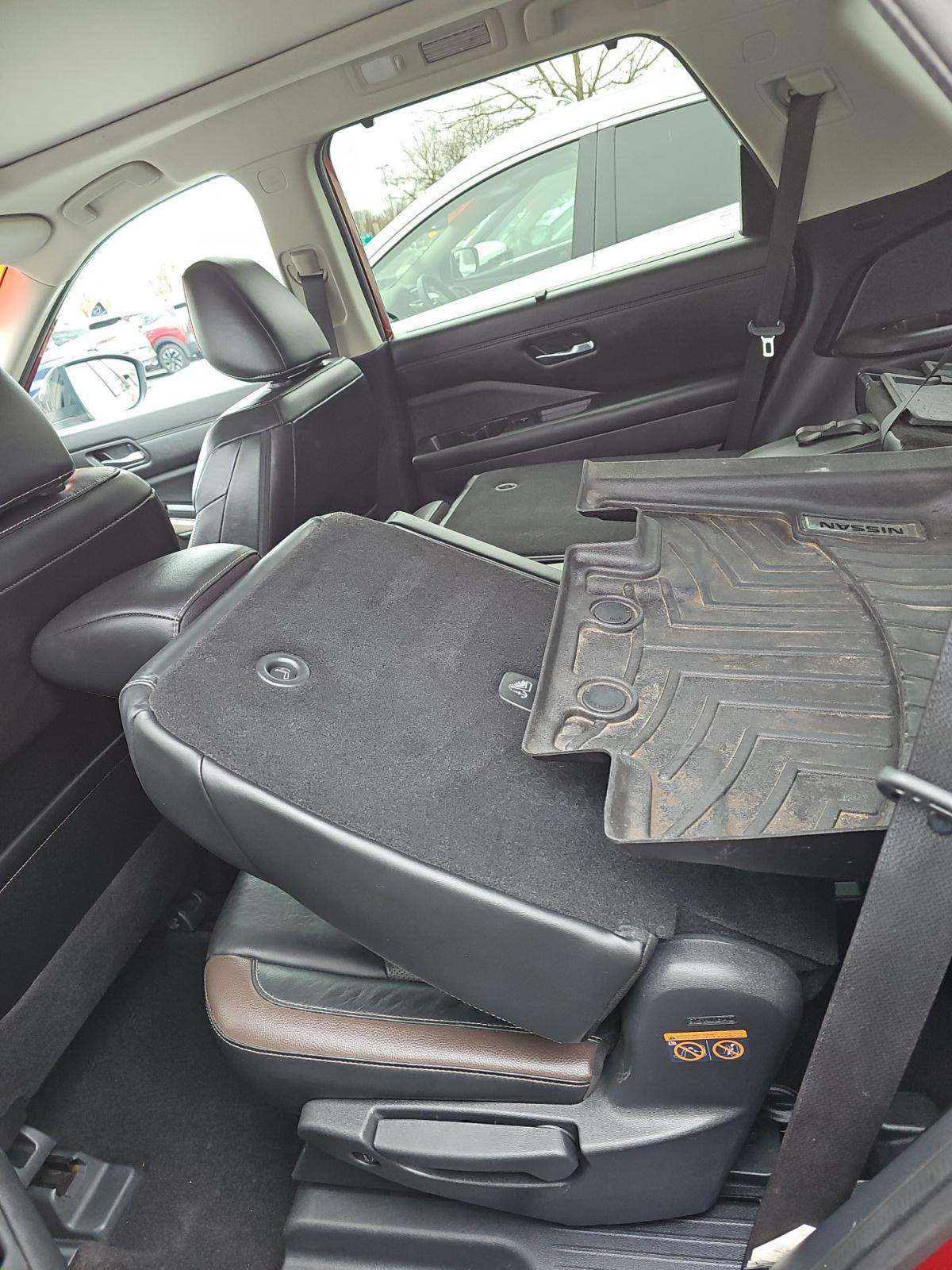 2023 Nissan Pathfinder Platinum AWD