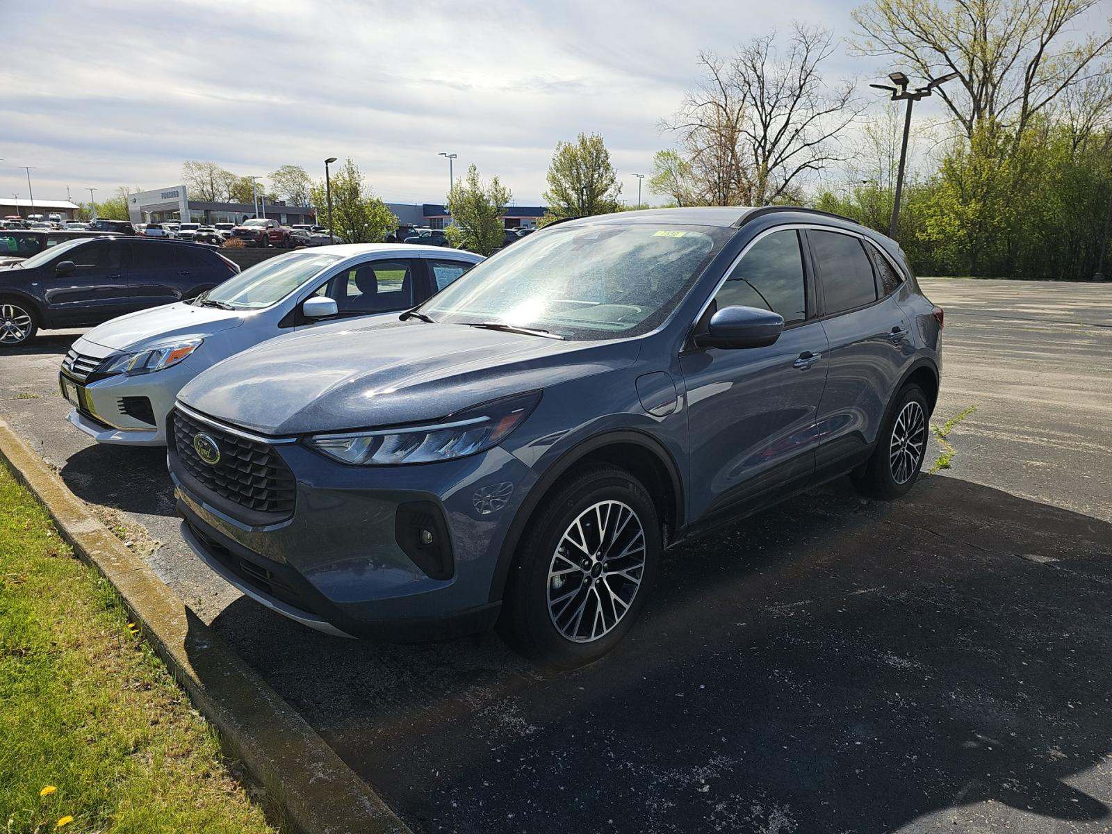 FORD ESCAPE - 1