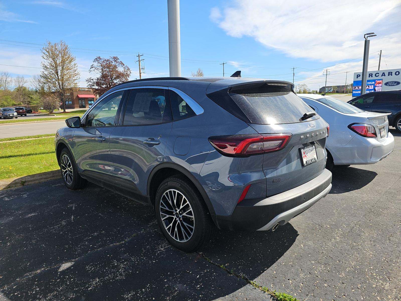 FORD ESCAPE - 2