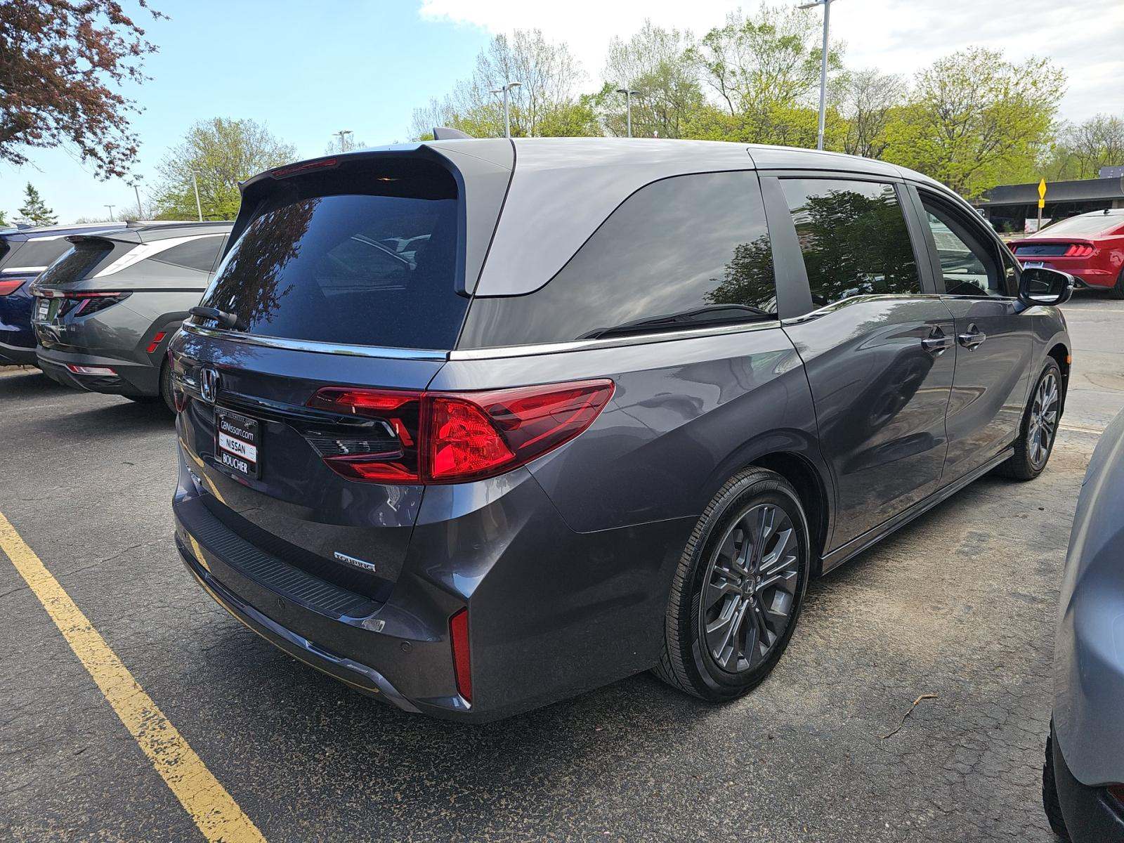 2025 Honda Odyssey Touring FWD