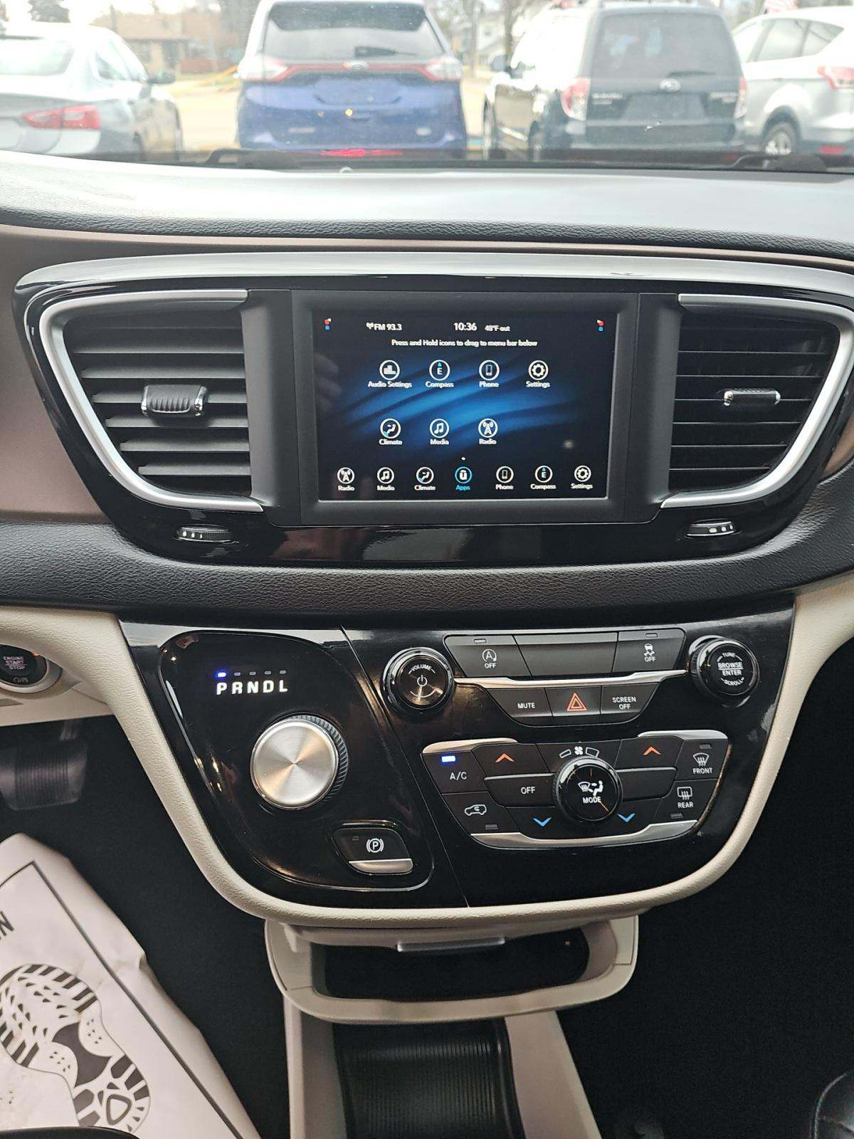 CHRYSLER VOYAGER - 10