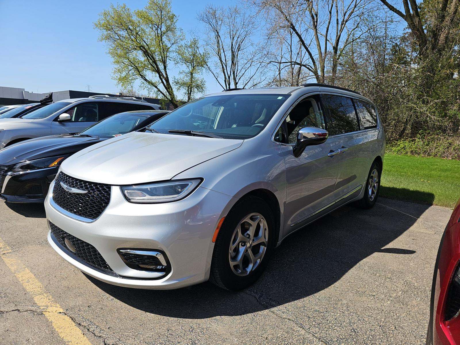 2023 Chrysler Pacifica Limited FWD