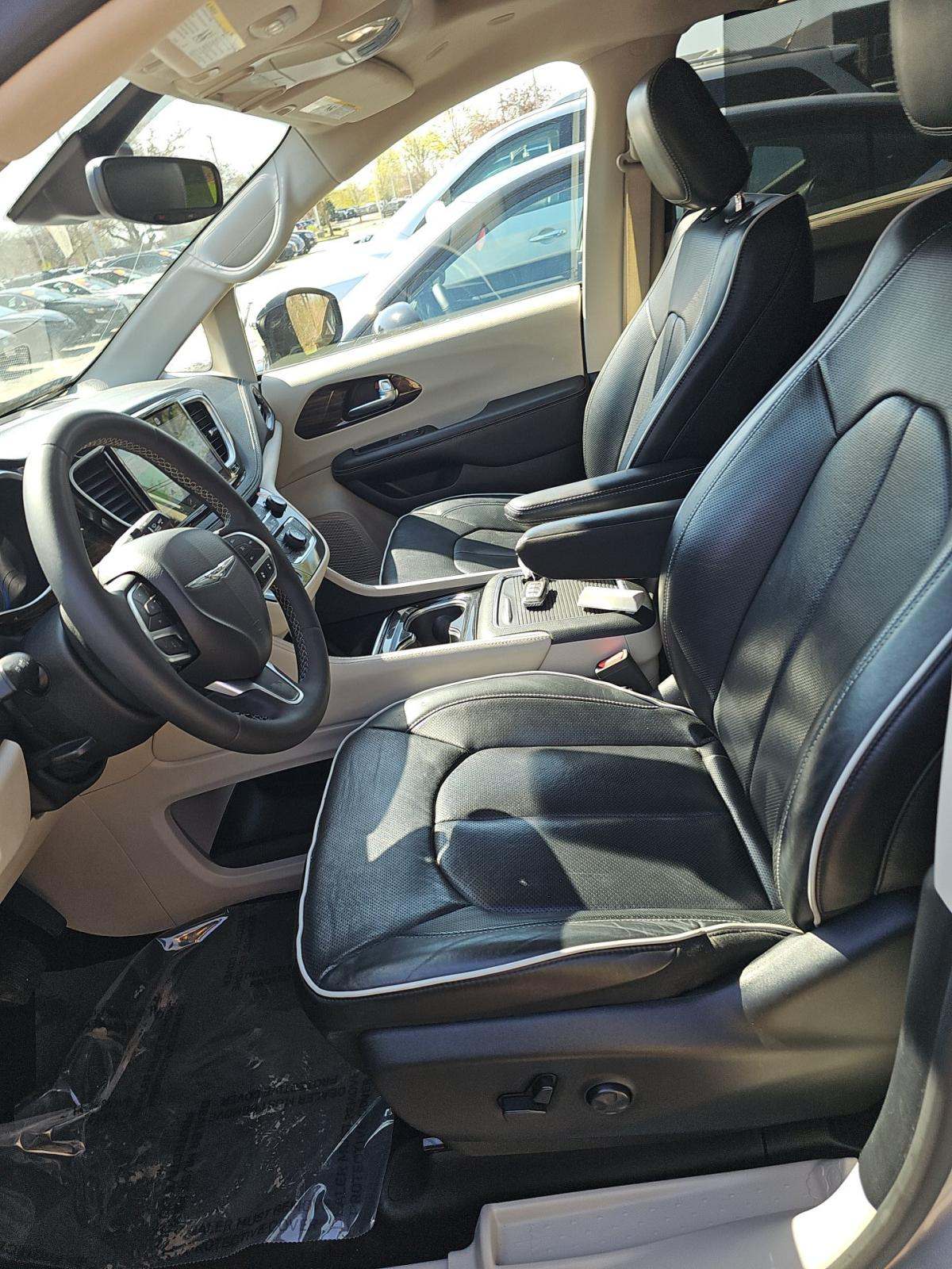 2023 Chrysler Pacifica Limited FWD