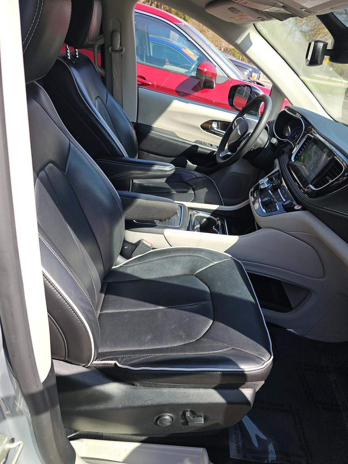 2023 Chrysler Pacifica Limited FWD
