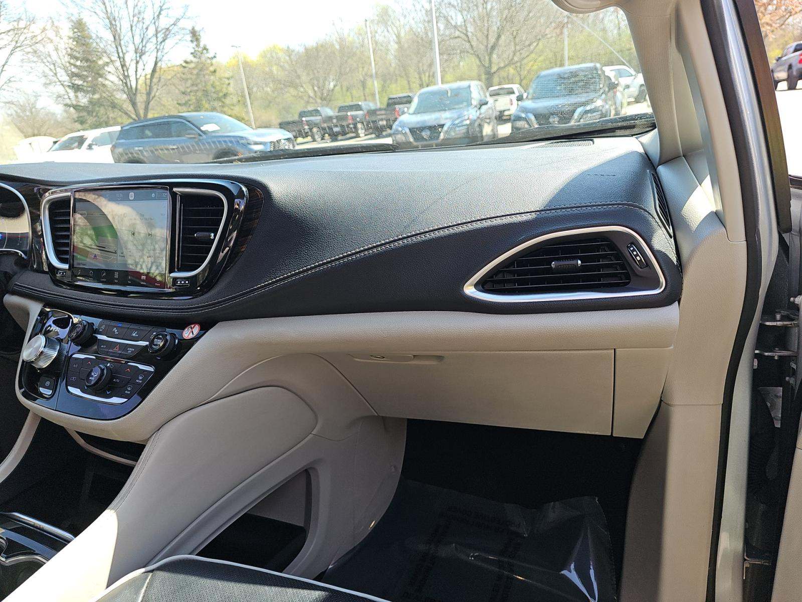 2023 Chrysler Pacifica Limited FWD
