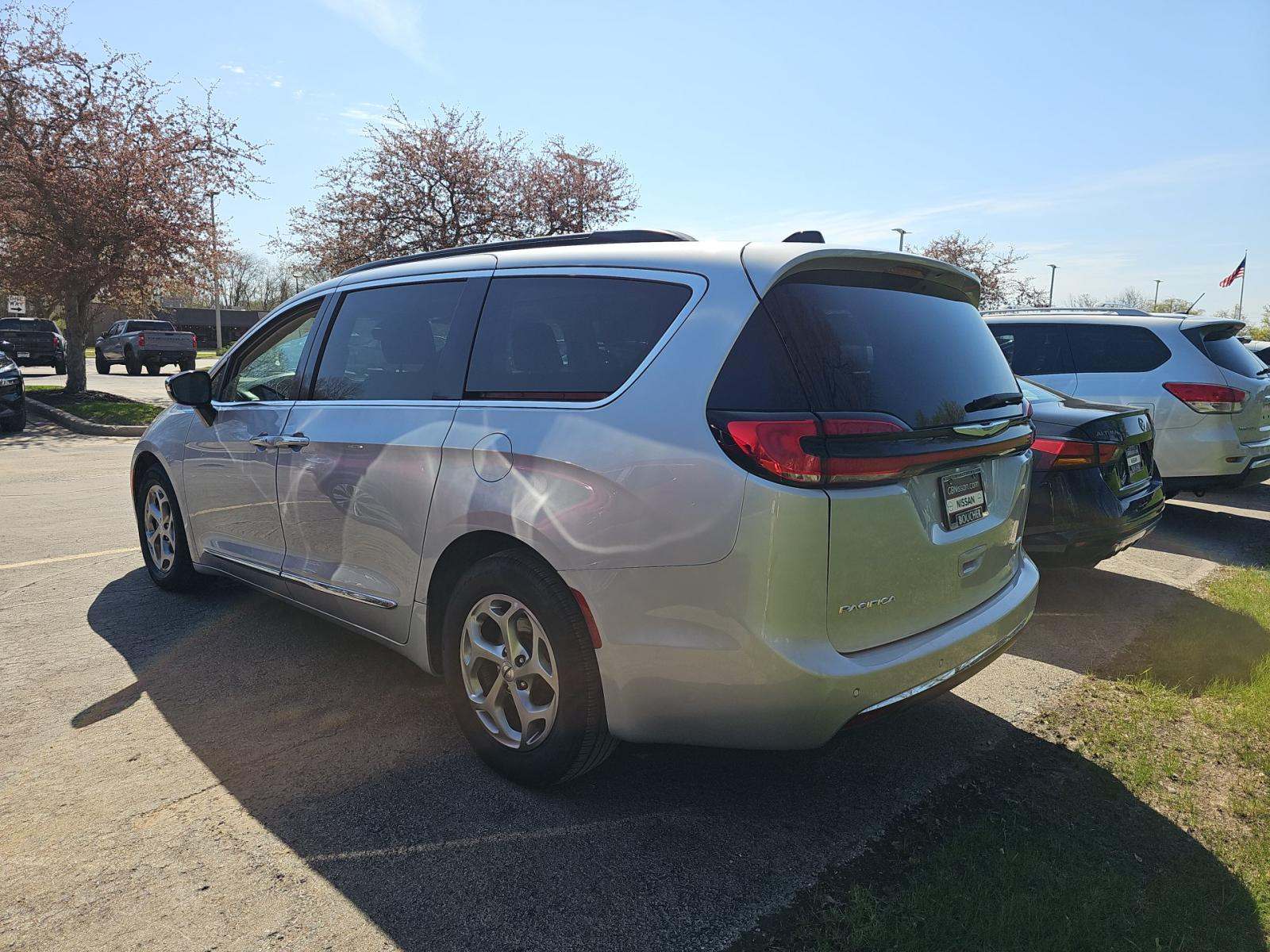 2023 Chrysler Pacifica Limited FWD