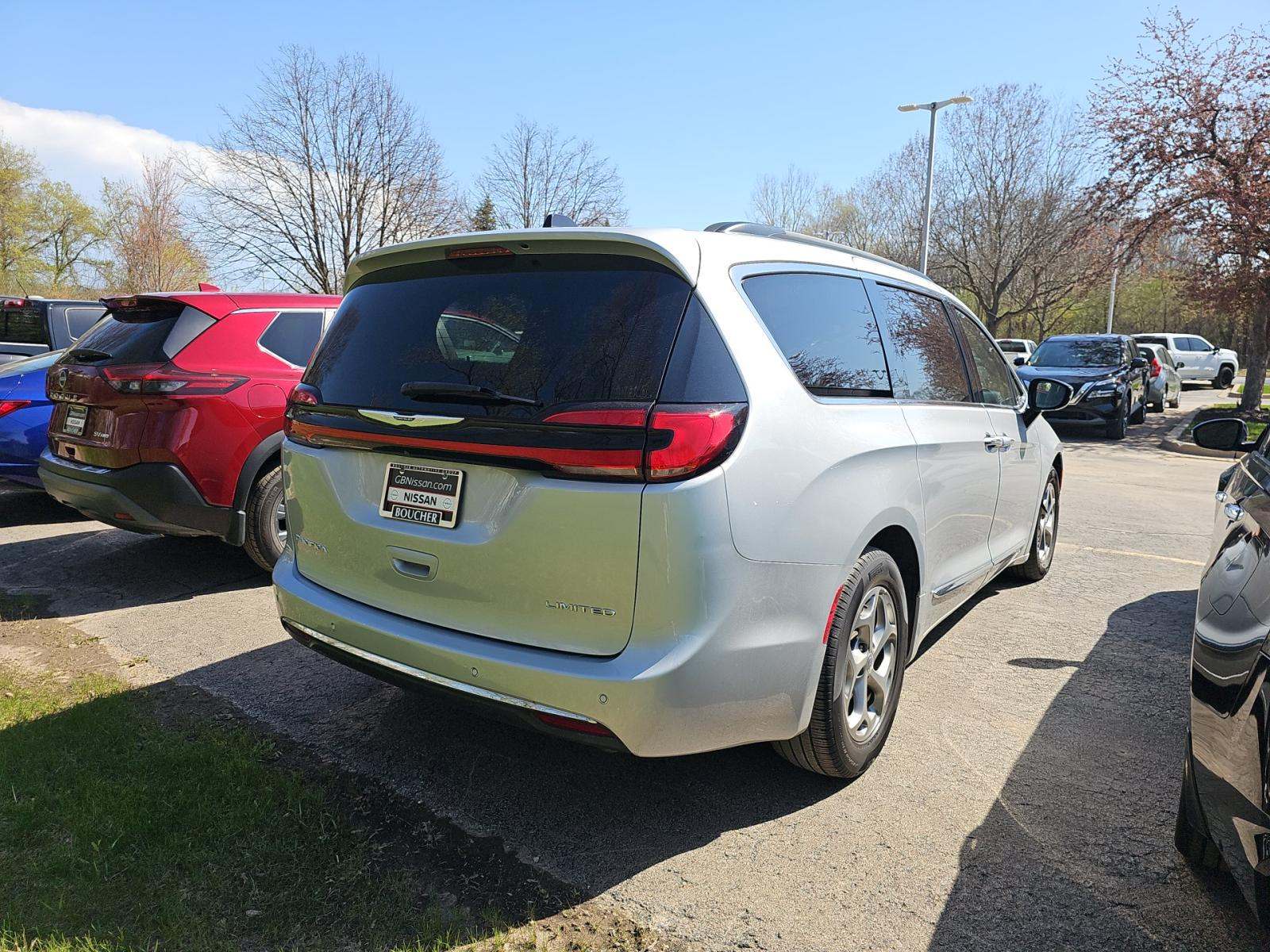2023 Chrysler Pacifica Limited FWD