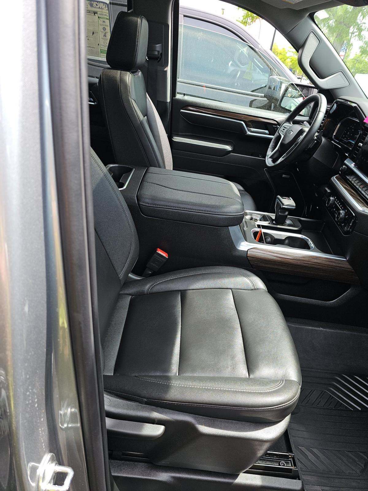 2025 Chevrolet Silverado 1500 RST AWD