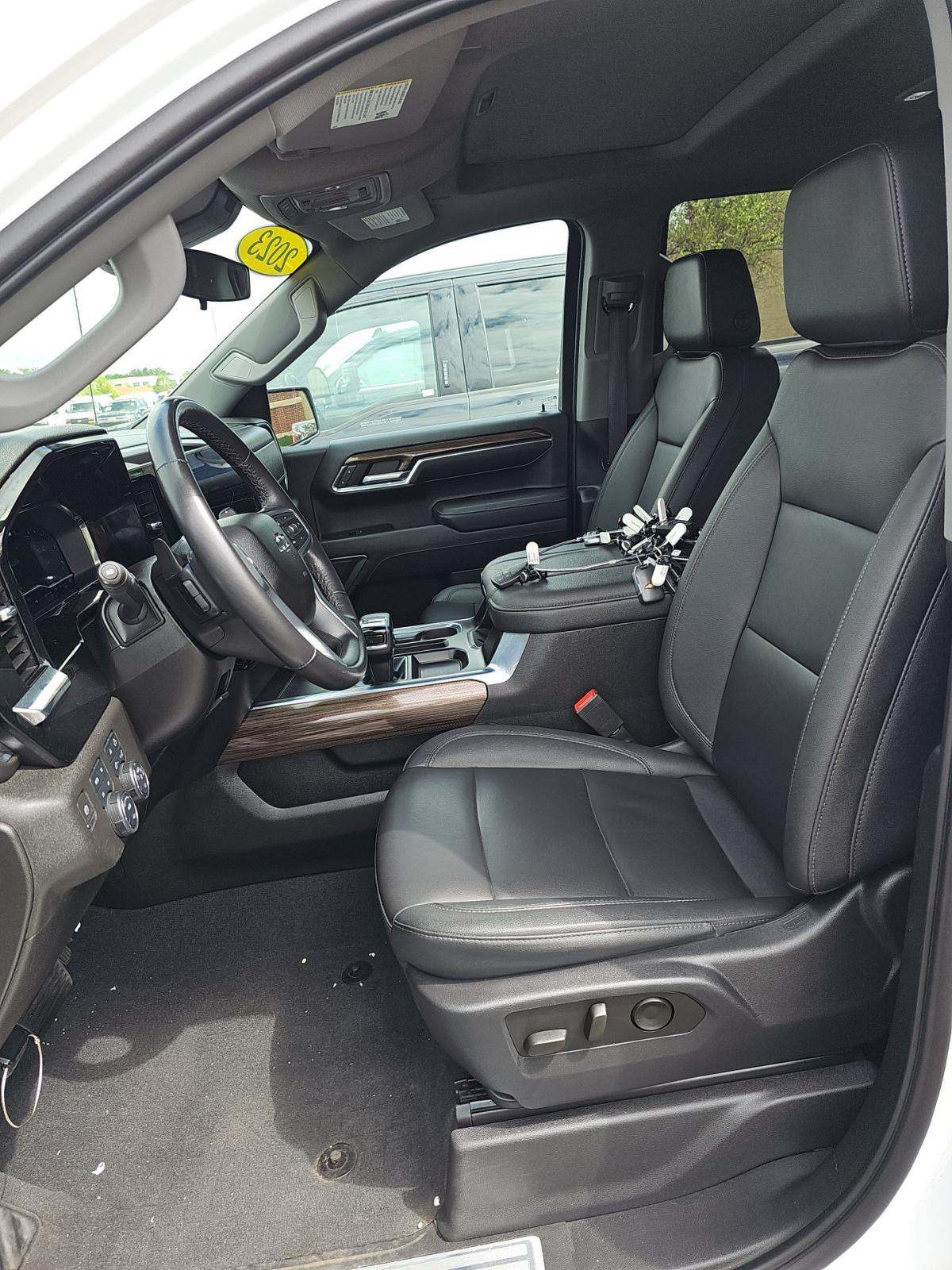 2023 Chevrolet Silverado 1500 RST AWD