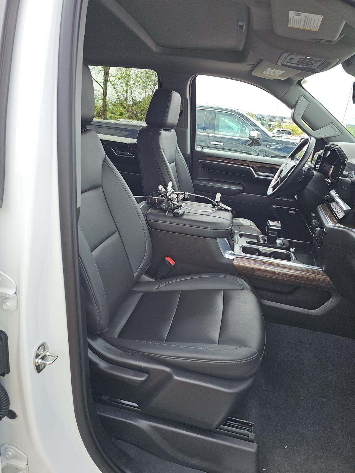 2023 Chevrolet Silverado 1500 RST AWD