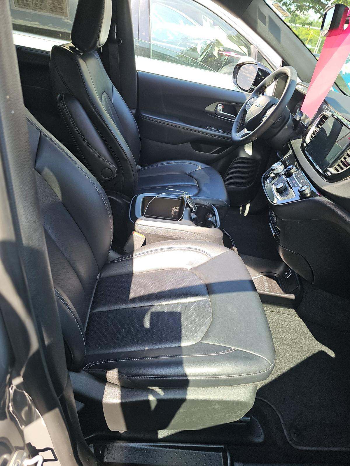 2025 Chrysler Pacifica Select FWD