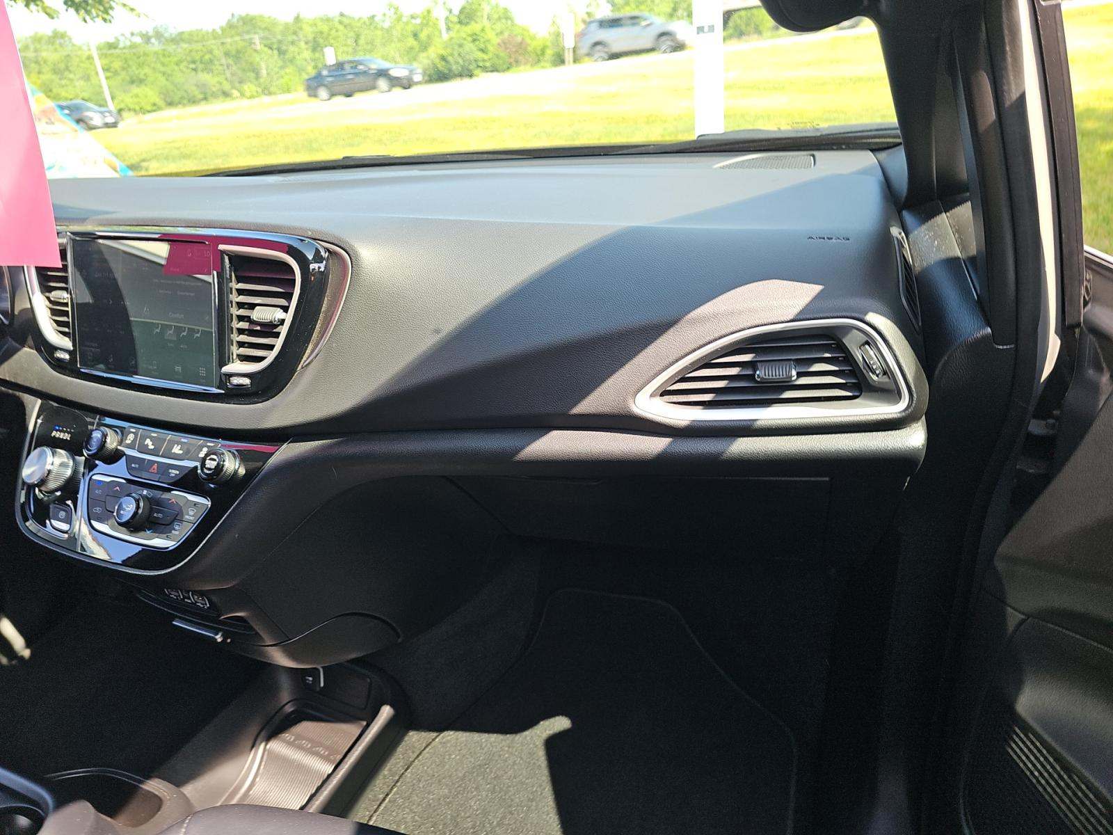 2025 Chrysler Pacifica Select FWD