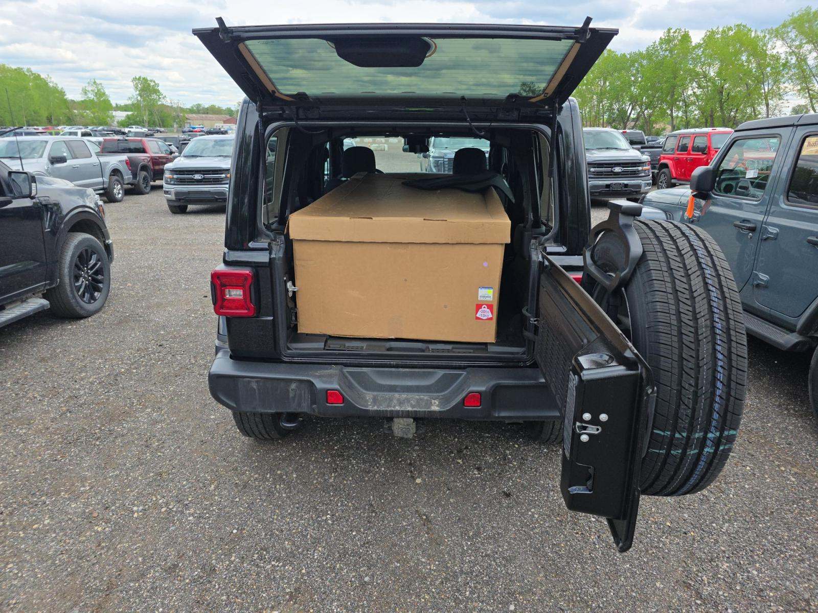2024 Jeep Wrangler Sahara AWD