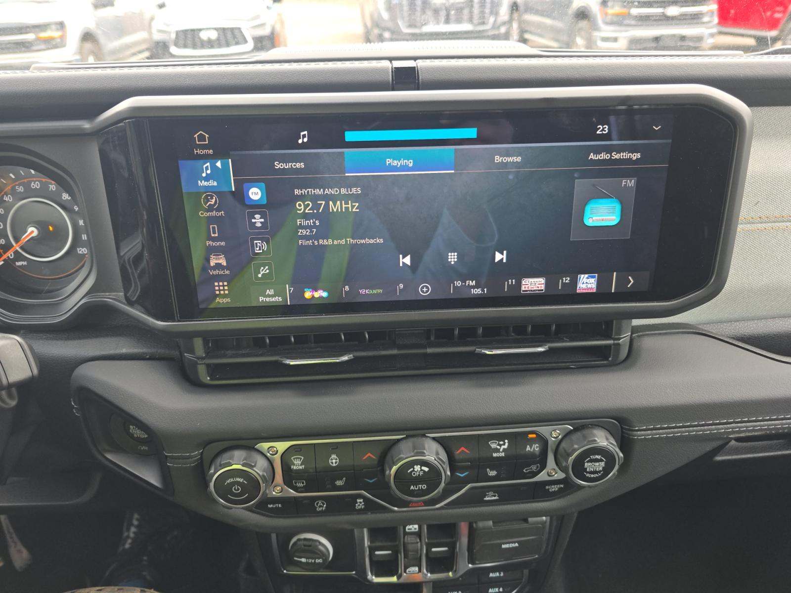2024 Jeep Wrangler Sahara AWD