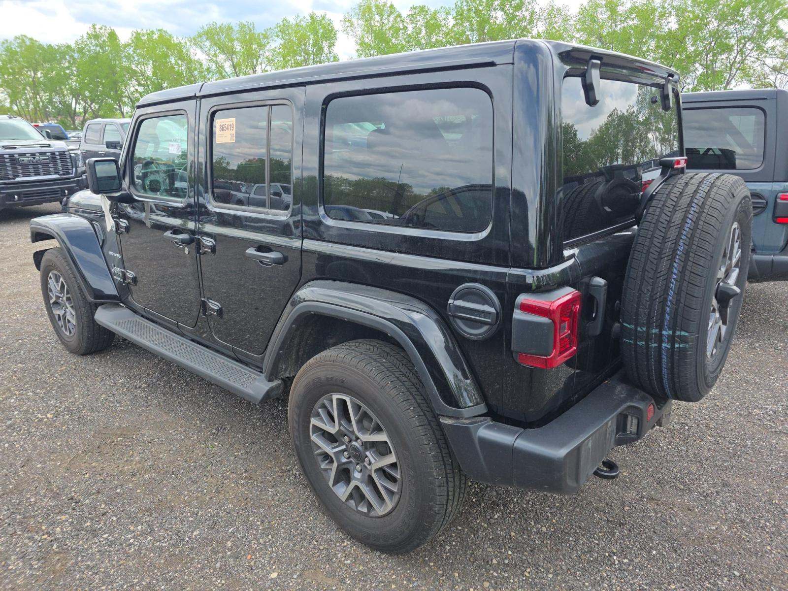 2024 Jeep Wrangler Sahara AWD