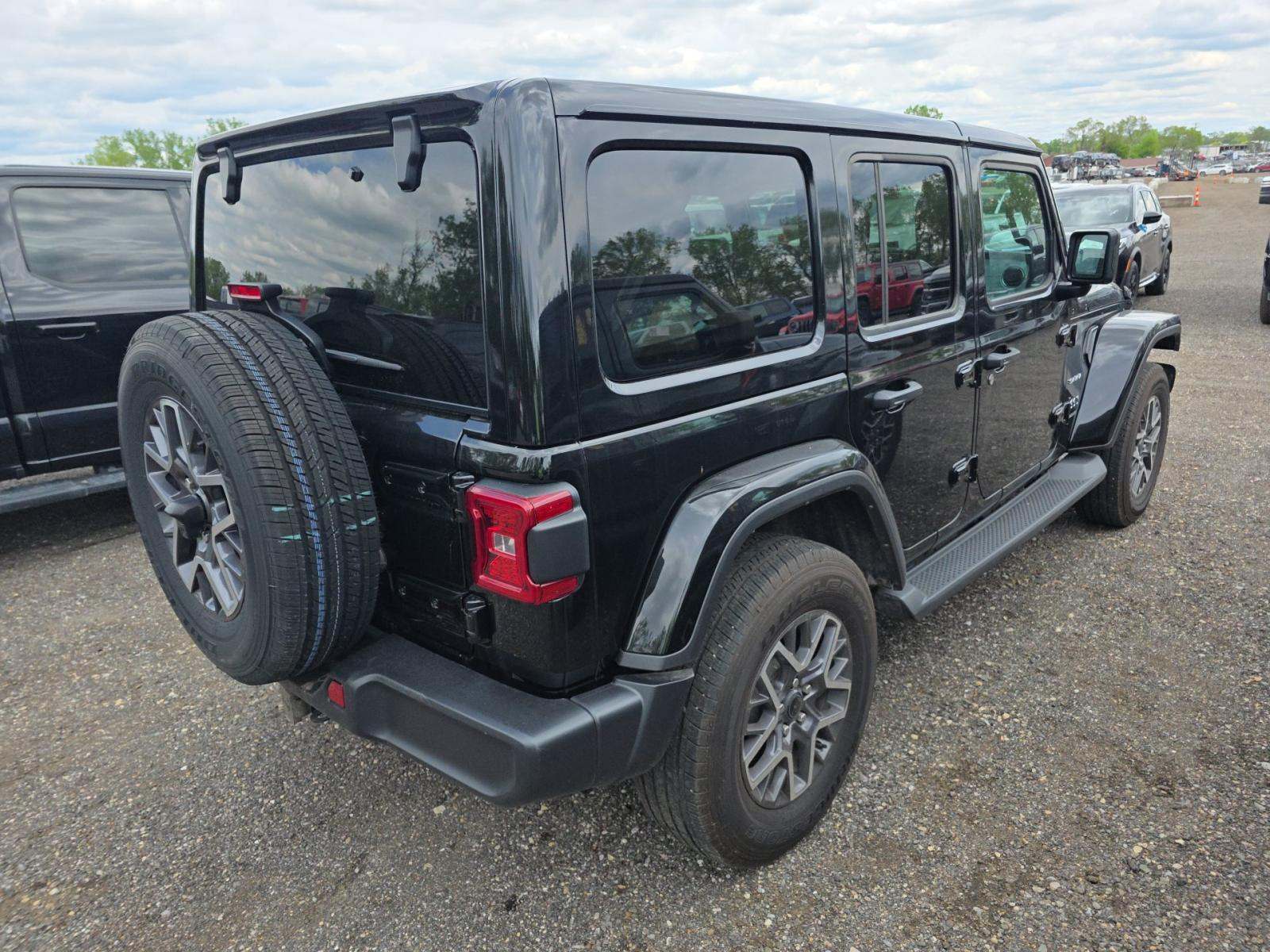2024 Jeep Wrangler Sahara AWD