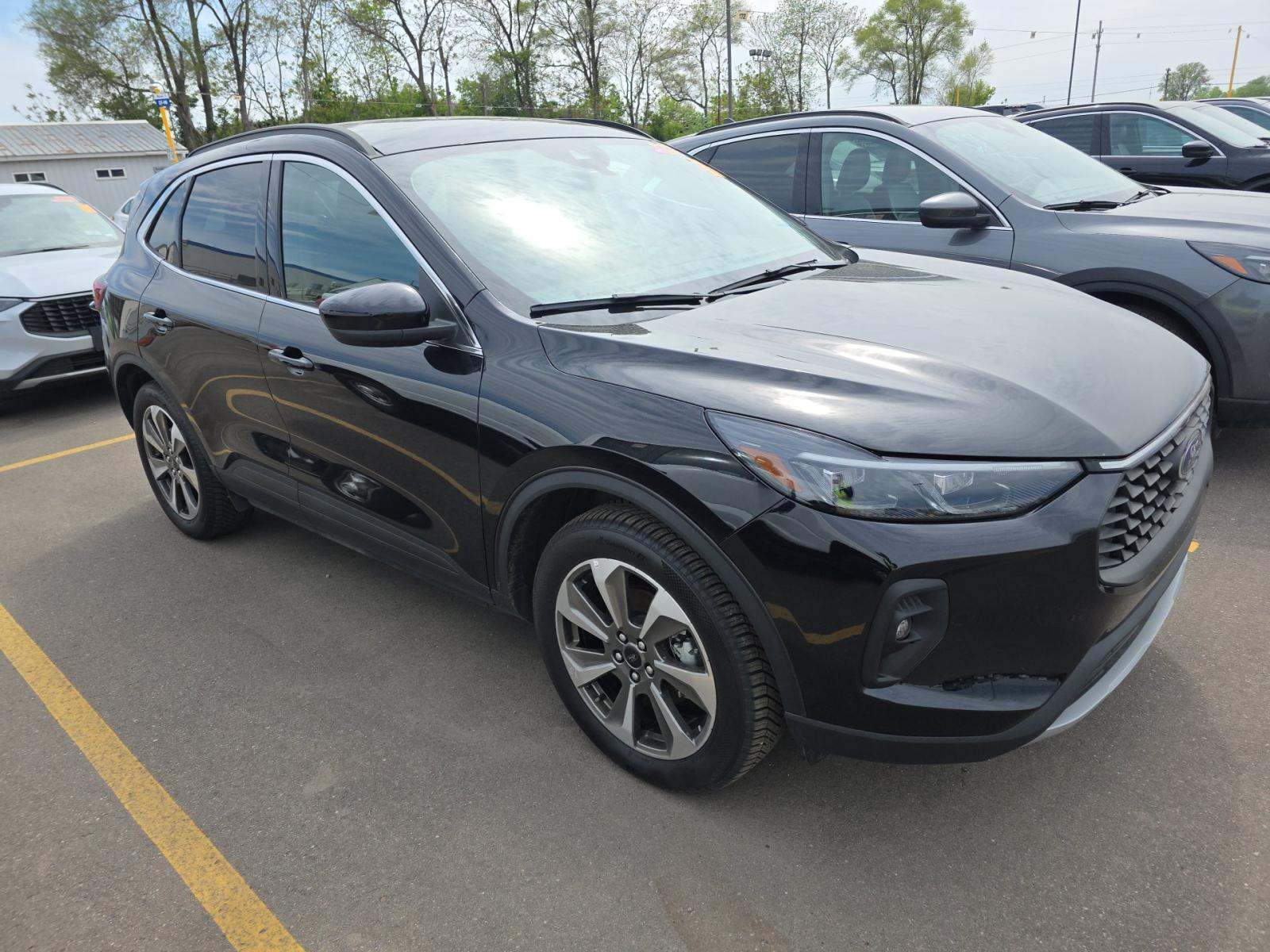 FORD ESCAPE - 4