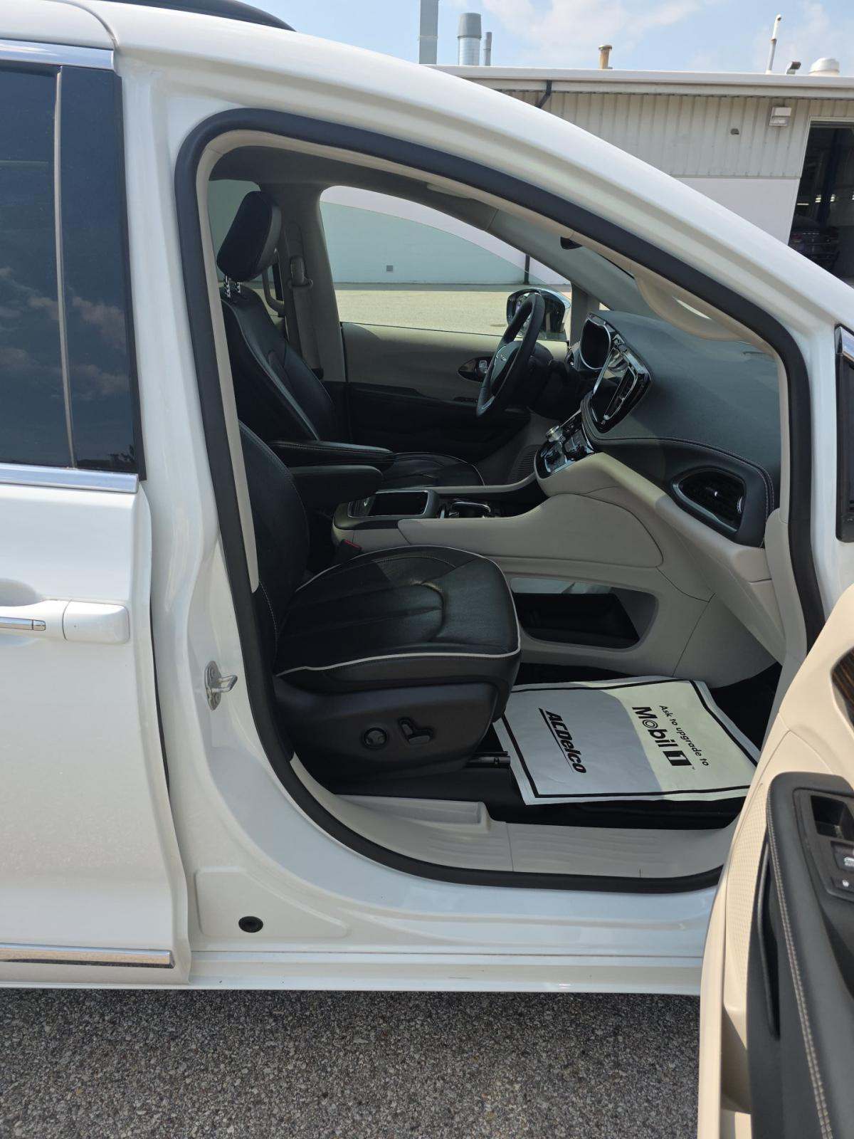 2023 Chrysler Pacifica Limited FWD