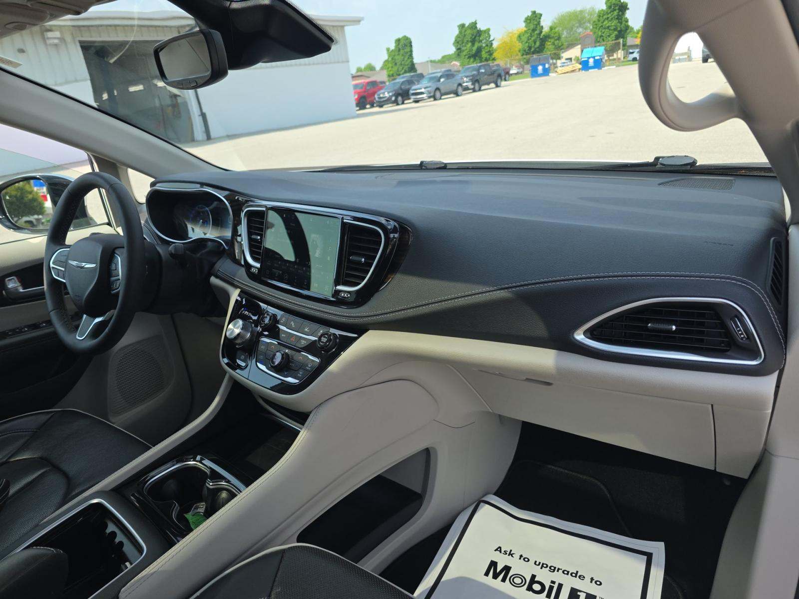 2023 Chrysler Pacifica Limited FWD