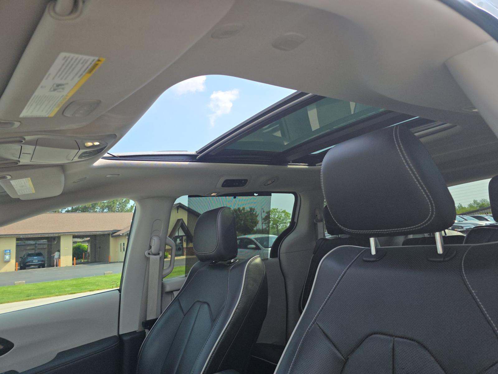 2023 Chrysler Pacifica Limited FWD