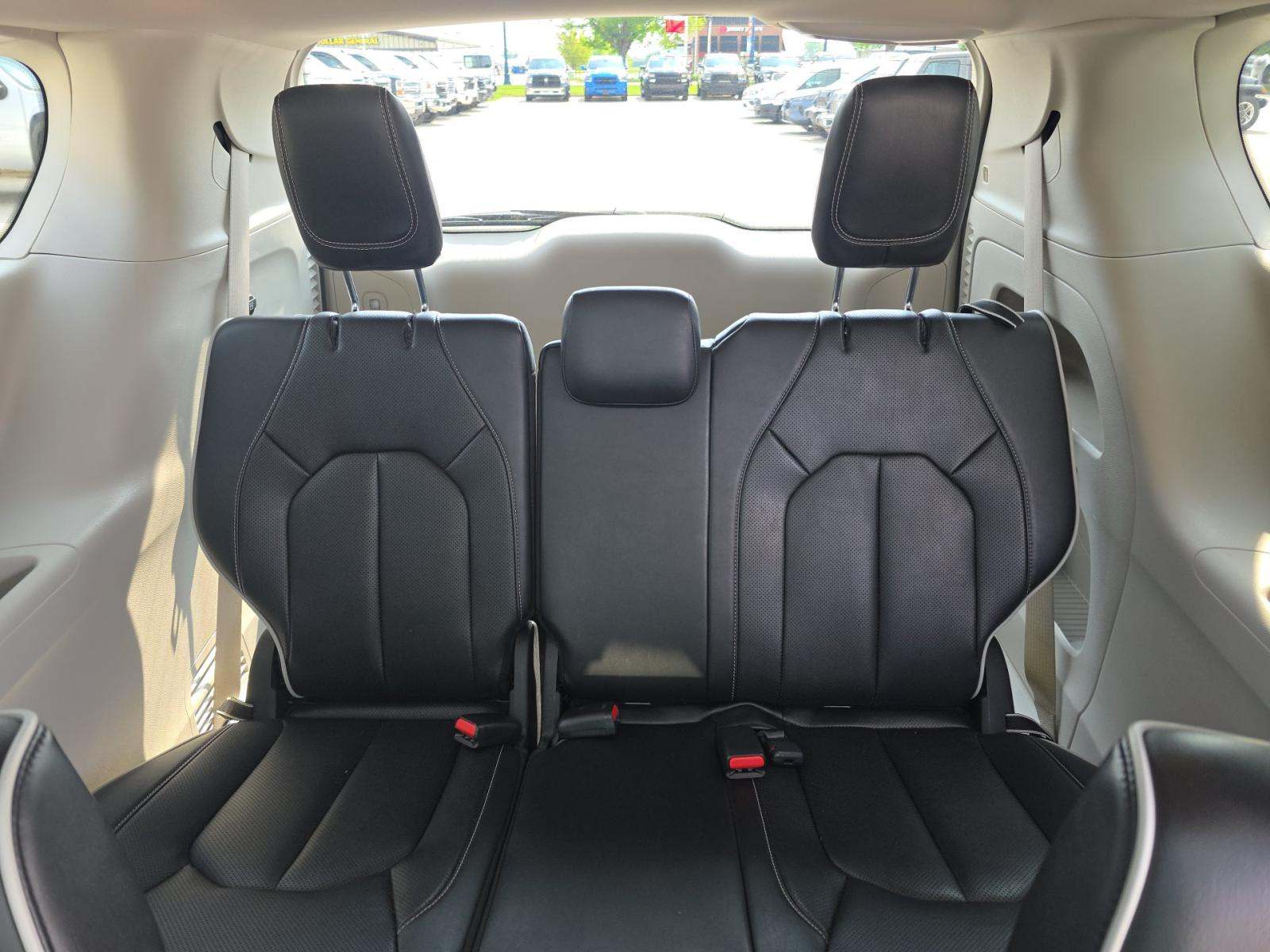 2023 Chrysler Pacifica Limited FWD