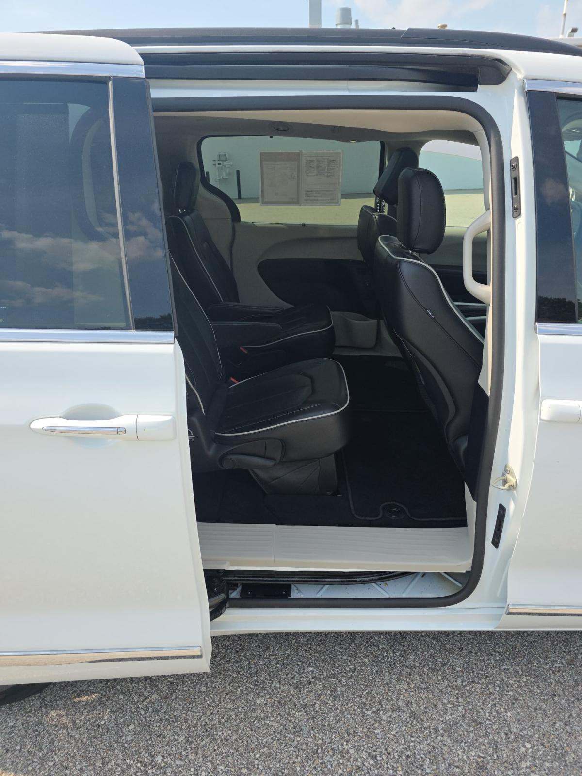 2023 Chrysler Pacifica Limited FWD