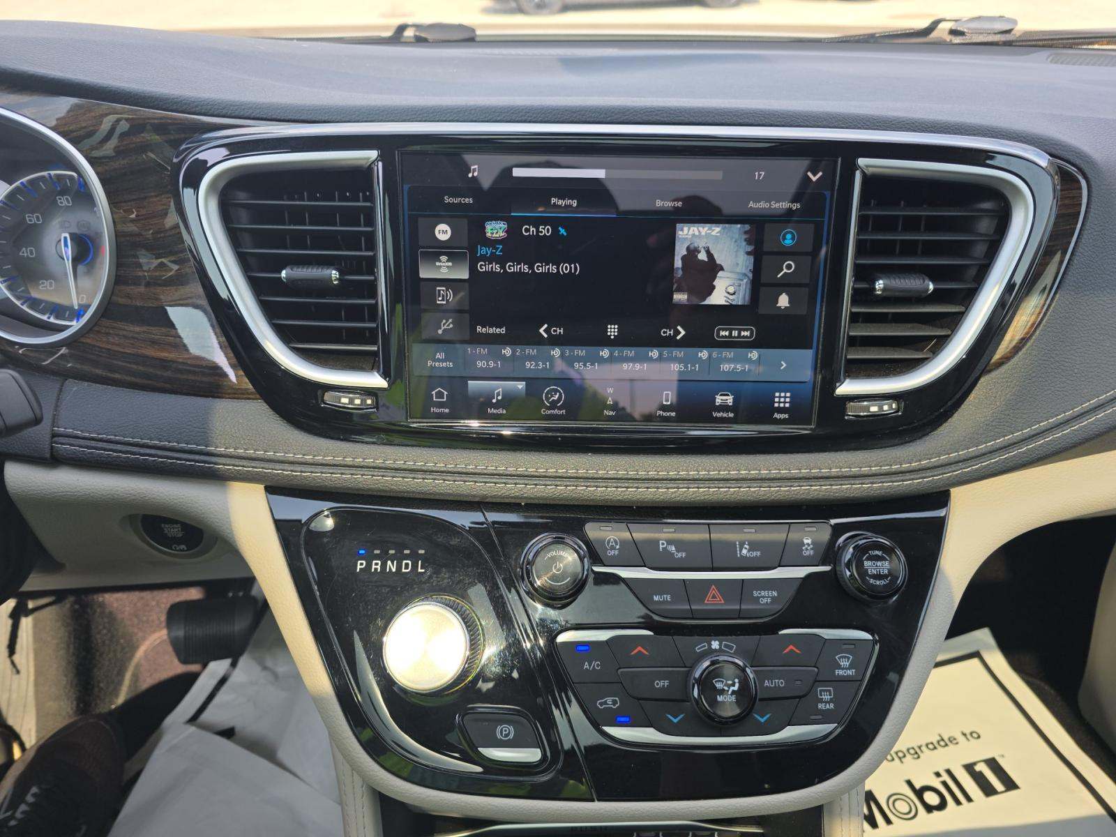 2023 Chrysler Pacifica Limited FWD