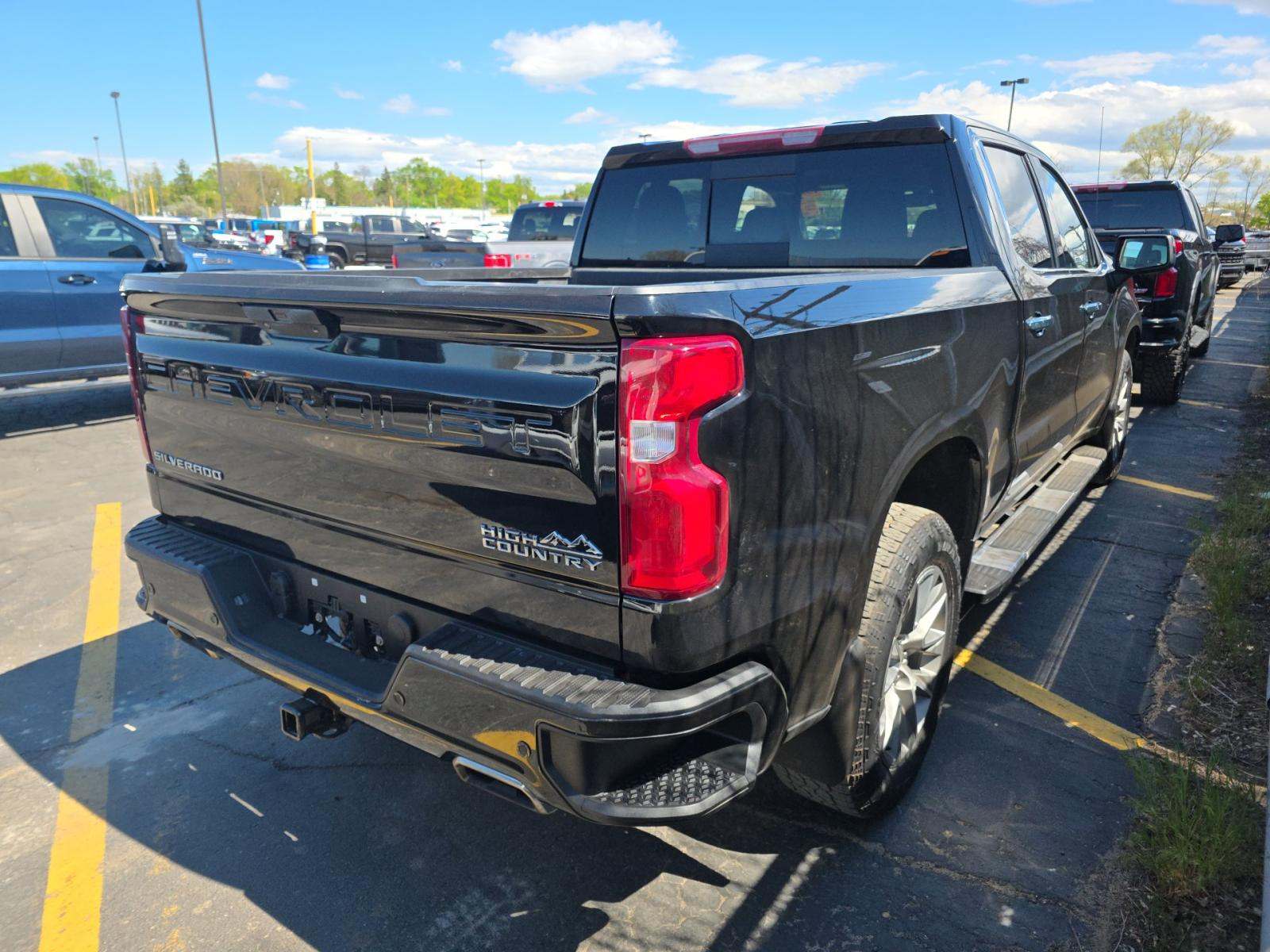 2022 Chevrolet Silverado 1500 High Country AWD