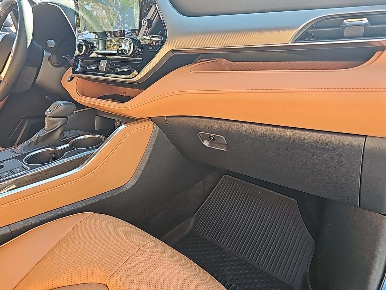 2025 Toyota Highlander Hybrid Platinum AWD