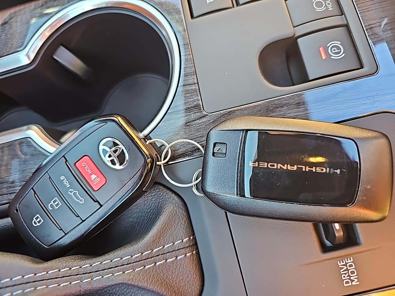 2025 Toyota Highlander Hybrid Platinum AWD