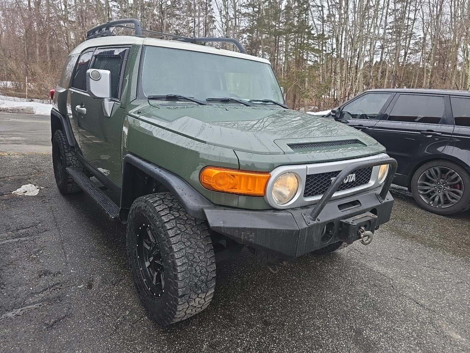 Toyota FJ Cruiser w/Rear Doors снимка Toyota FJ Cruiser w/Rear Doors